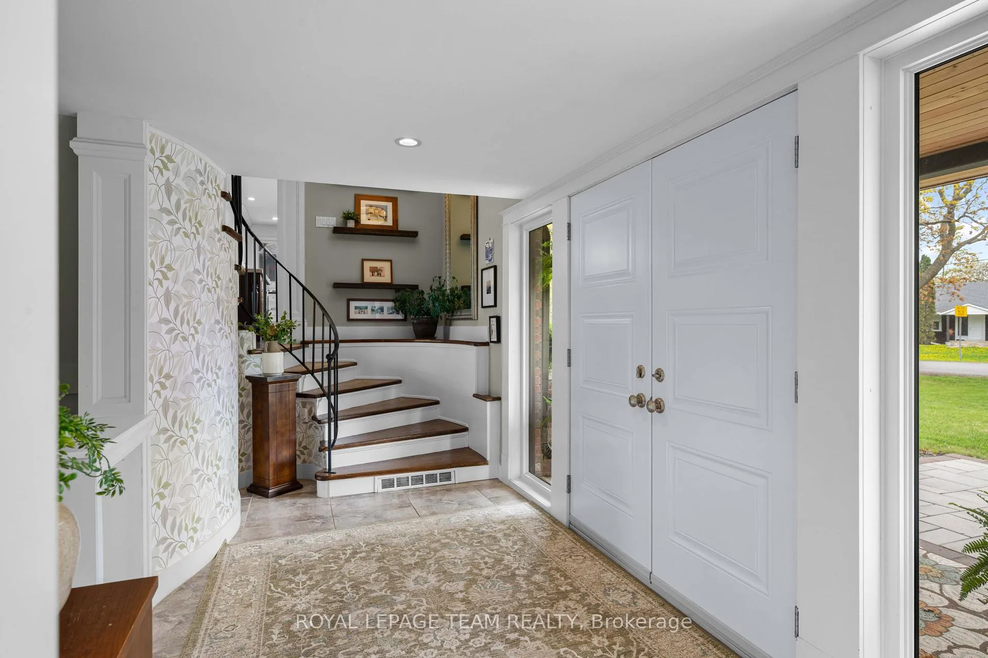 Photo 5 of 2 Lockview Road, Ottawa, Manotick Village & Manotick Estates — HOMEH