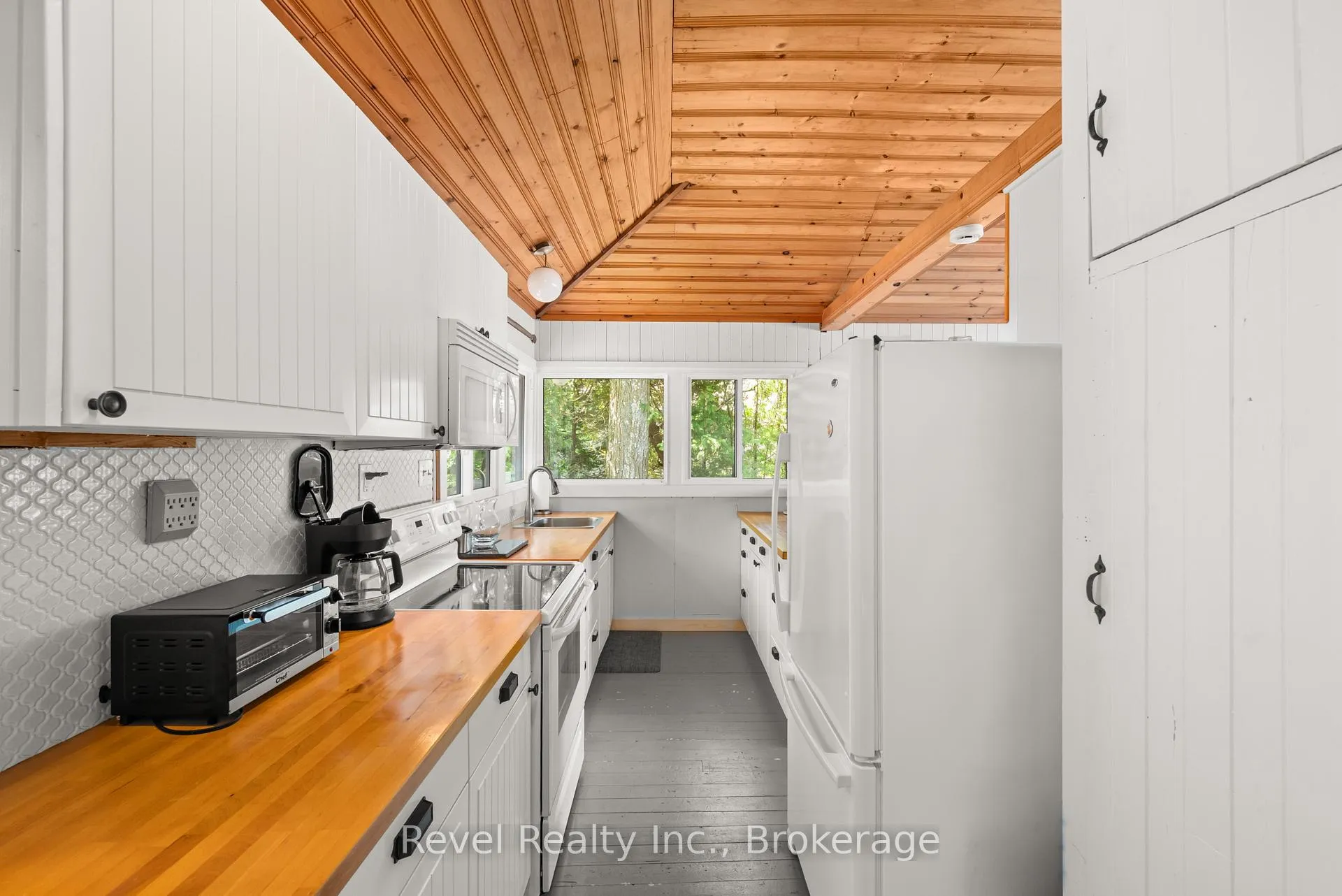 Photo 12 of 8004 Taits Beach Road, Hamilton Township, Bewdley — HOMEH