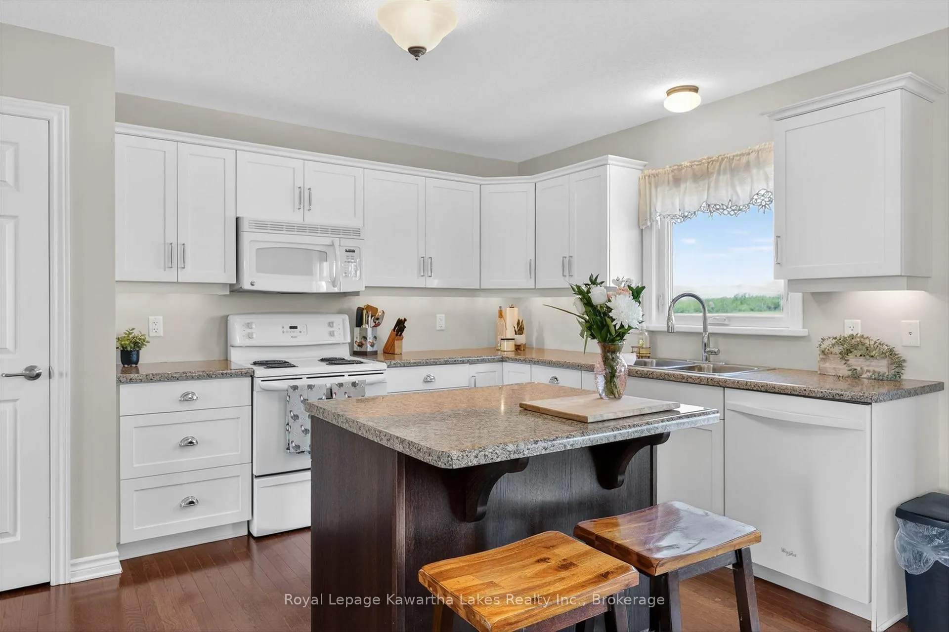Photo 12 of 1361 Opmar Road, Kawartha Lakes, Mariposa — HOMEH