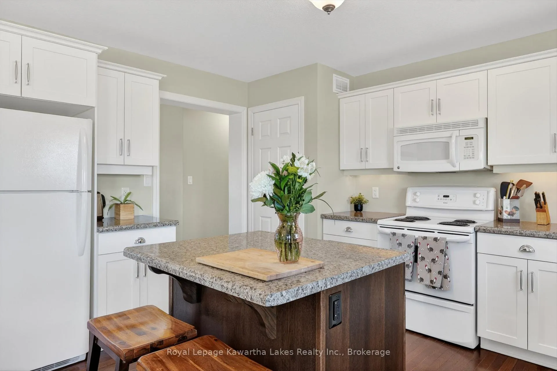 Photo 13 of 1361 Opmar Road, Kawartha Lakes, Mariposa — HOMEH