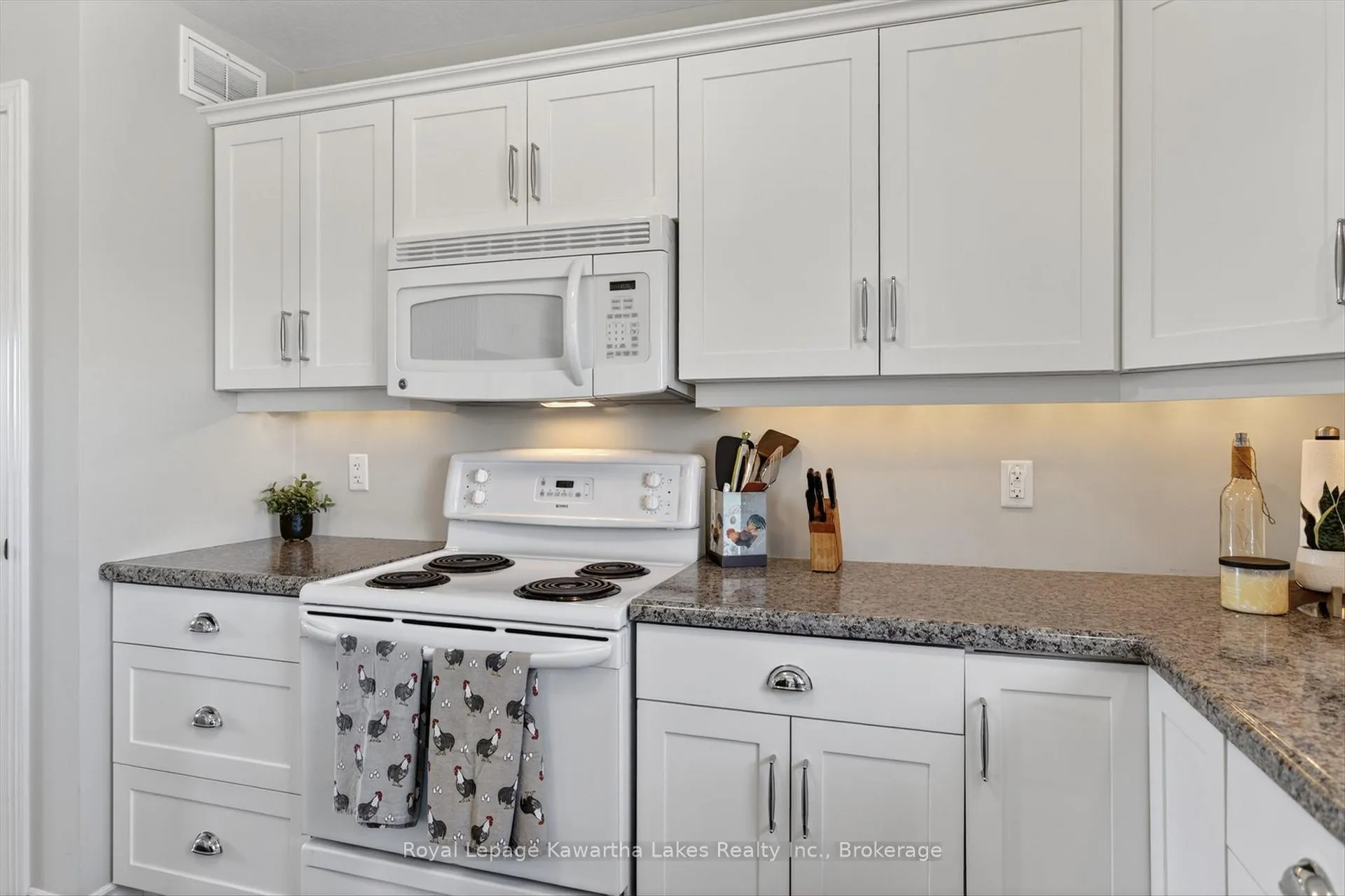 Photo 14 of 1361 Opmar Road, Kawartha Lakes, Mariposa — HOMEH