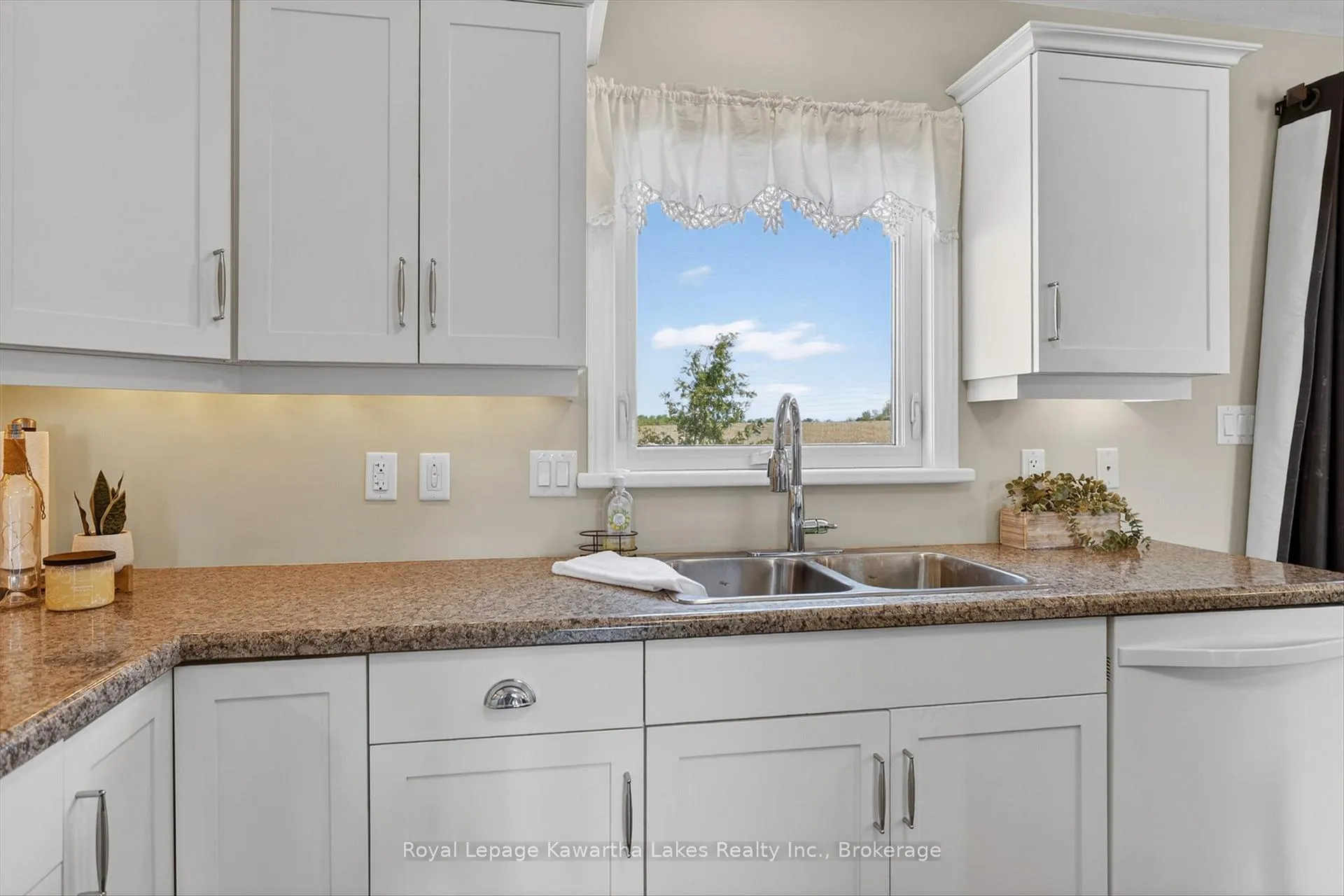 Photo 15 of 1361 Opmar Road, Kawartha Lakes, Mariposa — HOMEH