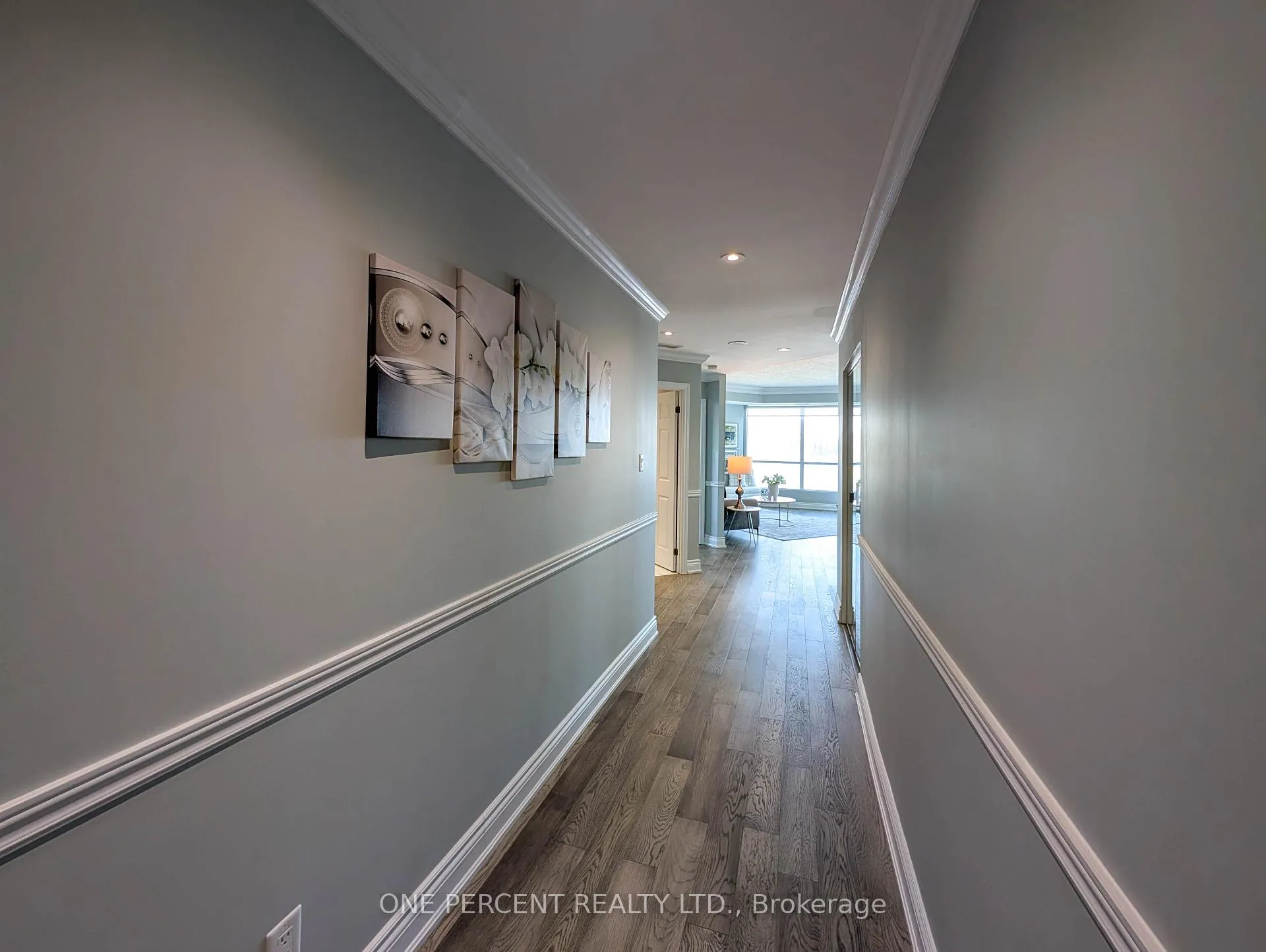 Photo 4 of Unit 604, 33 Ellen Street, Barrie, Lakeshore — HOMEH