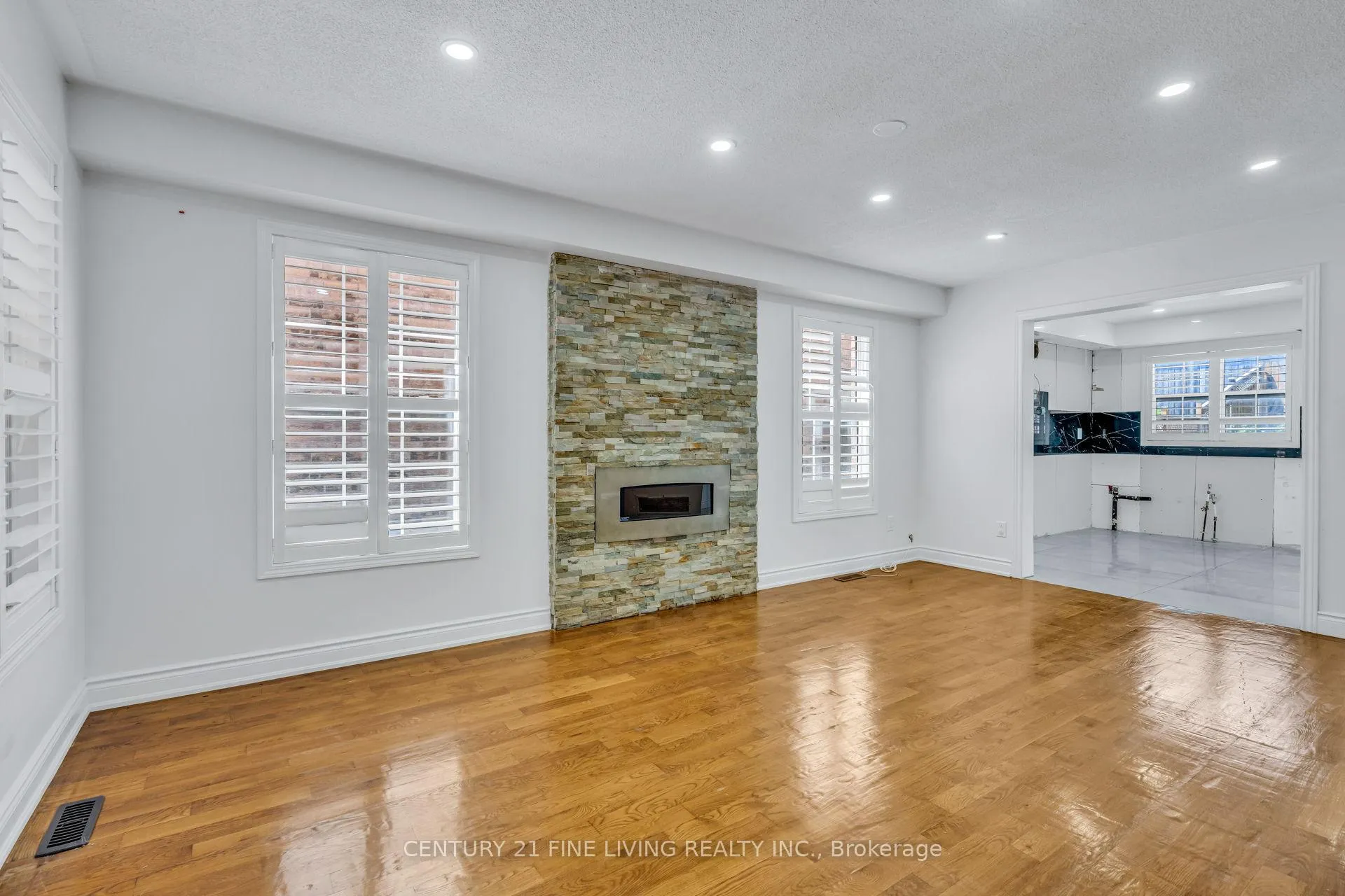 Photo 7 of 66 Secord Crescent, Brampton, Fletcher's Meadow — HOMEH