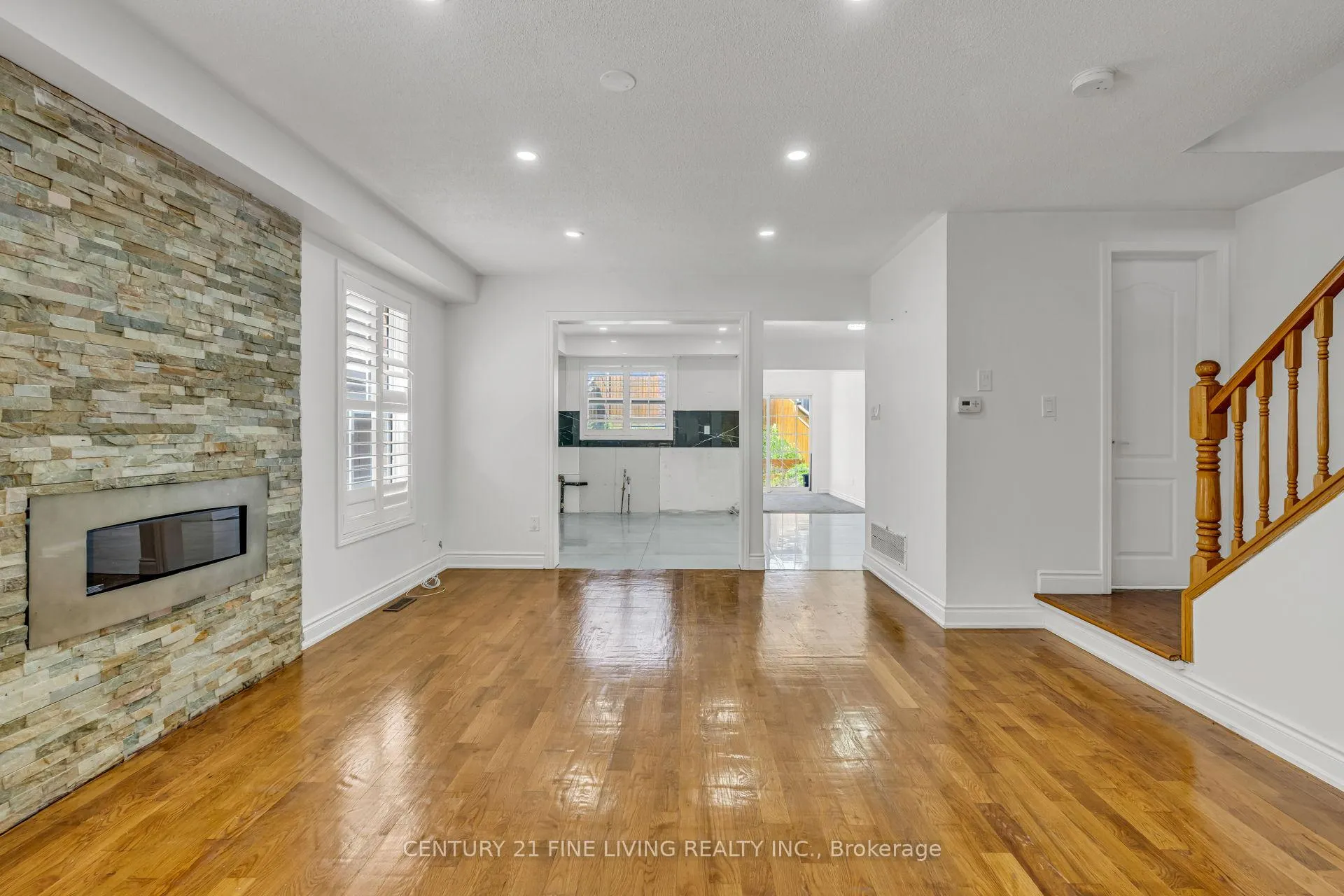 Photo 8 of 66 Secord Crescent, Brampton, Fletcher's Meadow — HOMEH