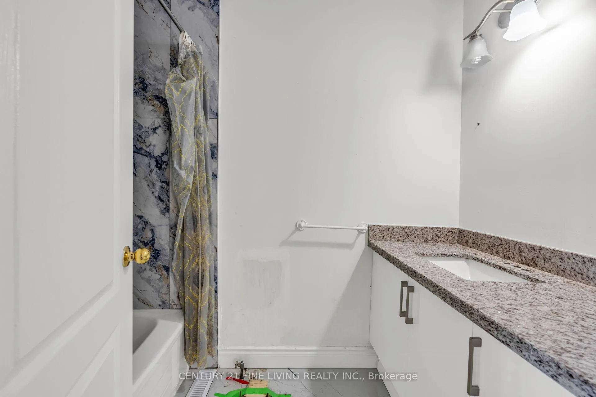 Photo 27 of 66 Secord Crescent, Brampton, Fletcher's Meadow — HOMEH