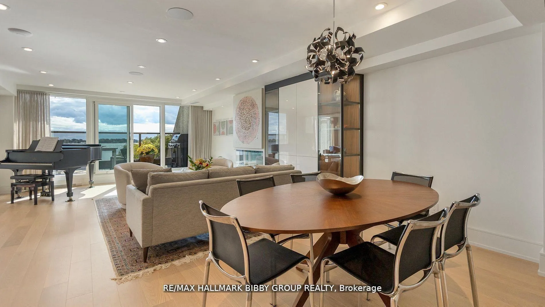 Photo 3 of Unit 613, 99 Harbour Square, Toronto, Waterfront Communities — HOMEH