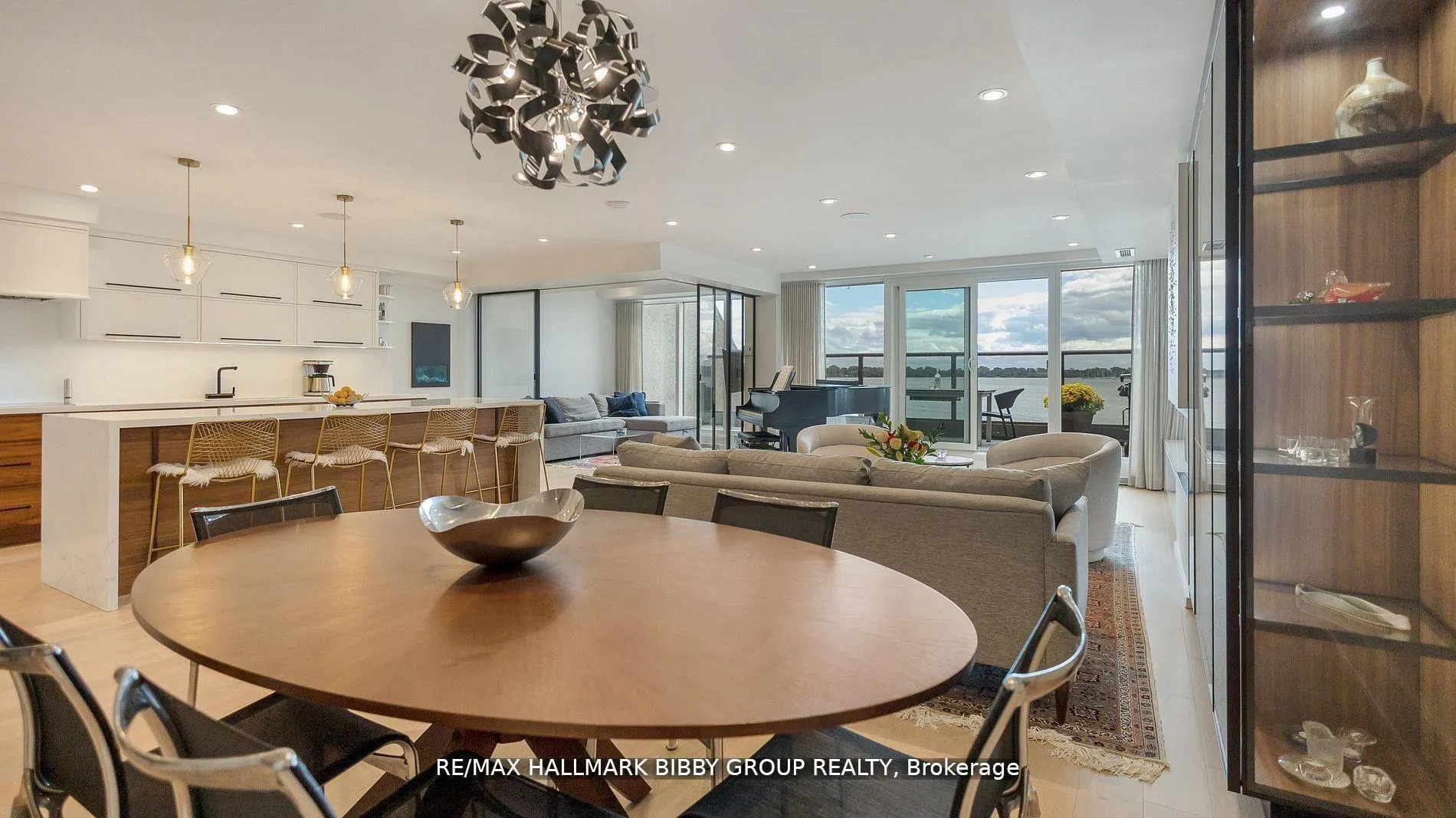 Photo 4 of Unit 613, 99 Harbour Square, Toronto, Waterfront Communities — HOMEH