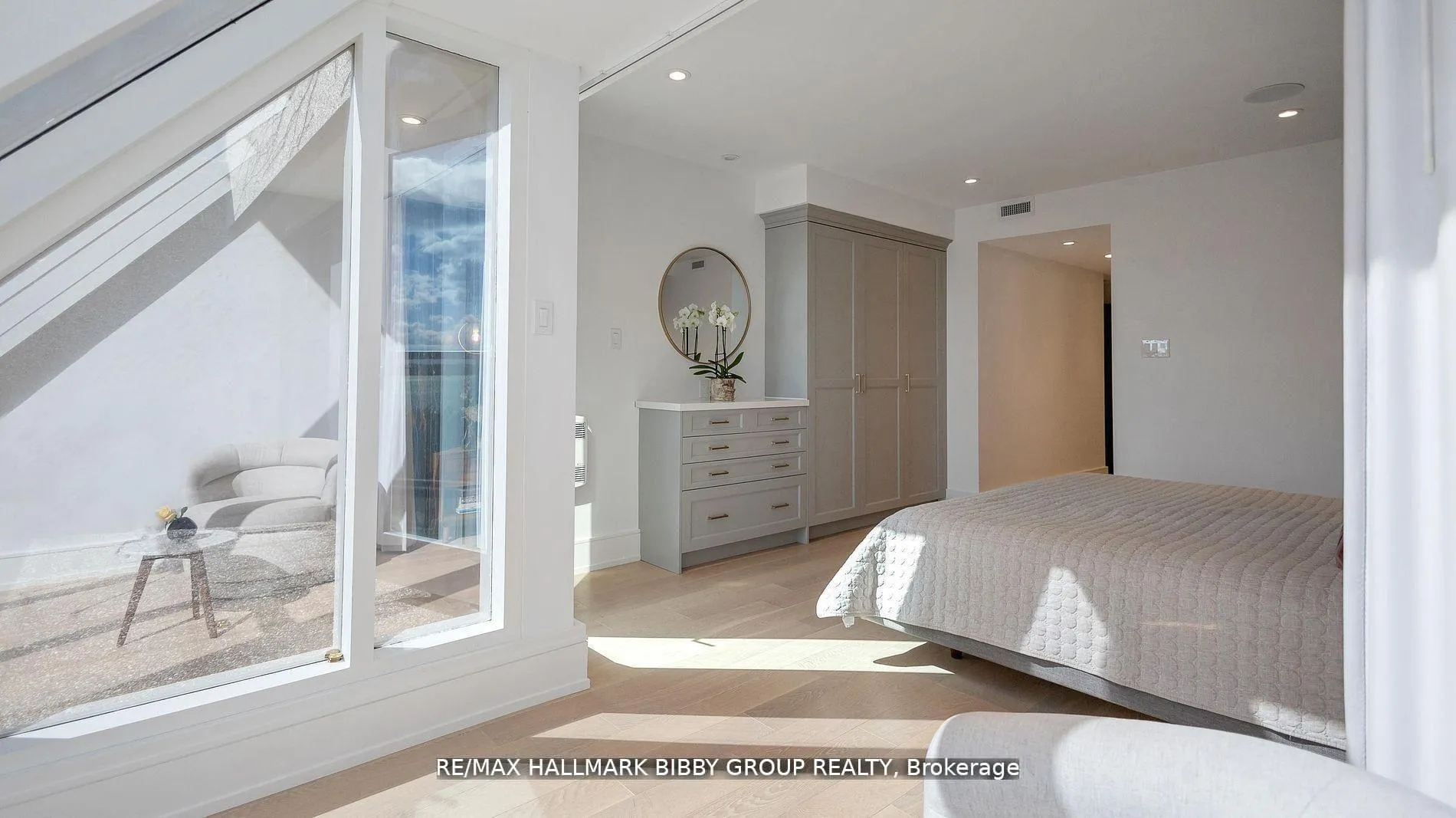 Photo 17 of Unit 613, 99 Harbour Square, Toronto, Waterfront Communities — HOMEH