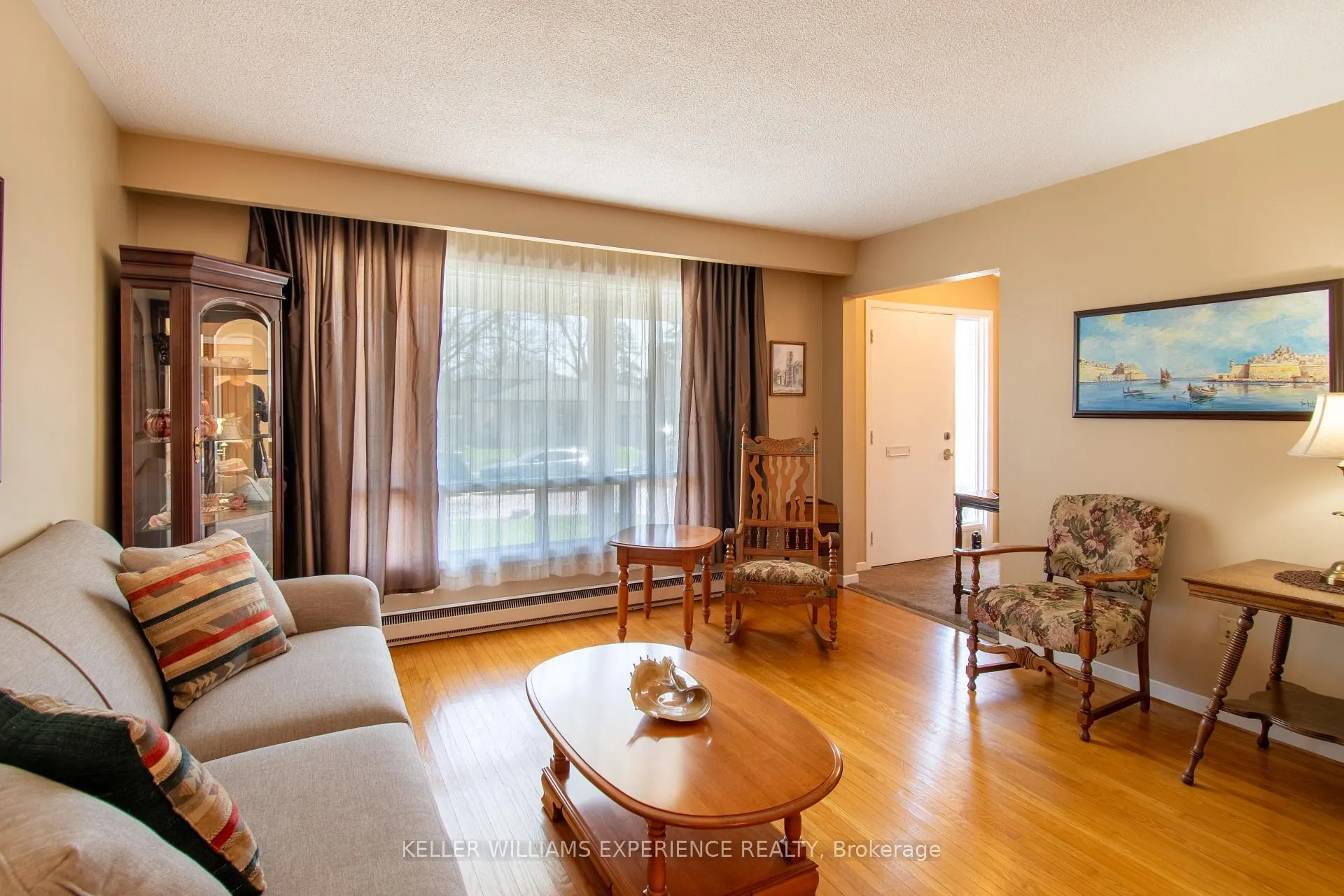 Photo 4 of 58 Varden Crescent, Barrie, Codrington — HOMEH