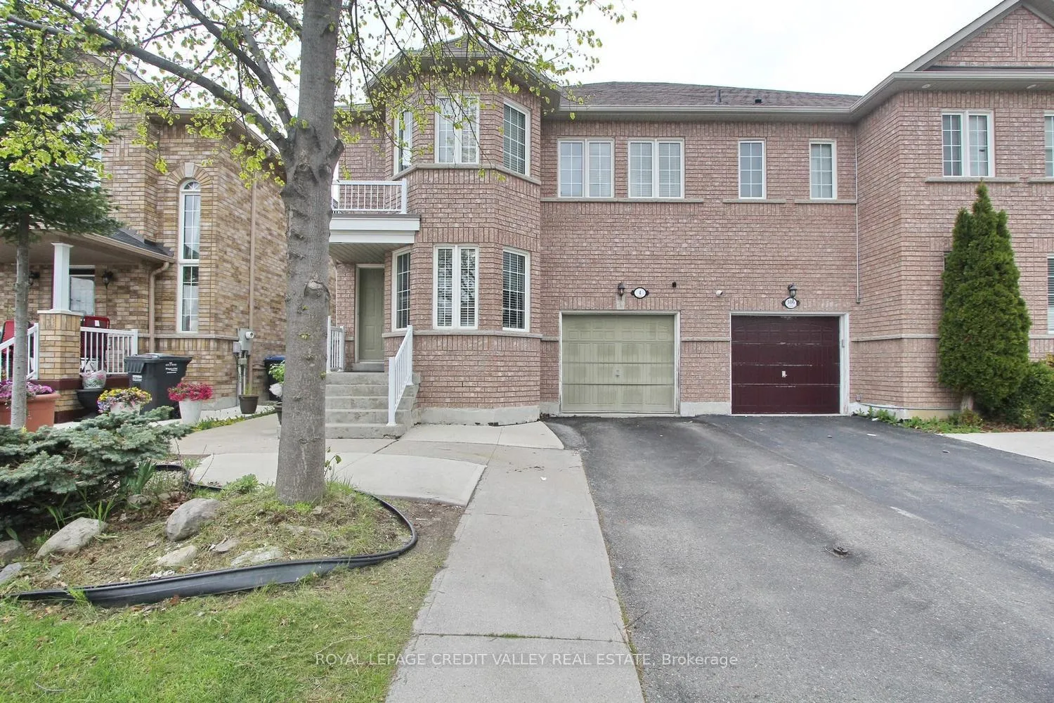 Front of 4 Kanata Road