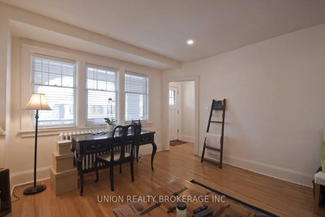 Photo 5 of Unit Upper, 58 Scarboro Beach Boulevard, Toronto, The Beaches — HOMEH