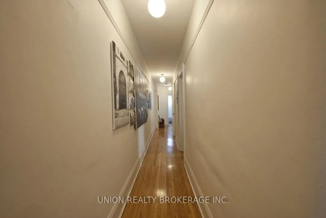 Photo 10 of Unit Upper, 58 Scarboro Beach Boulevard, Toronto, The Beaches — HOMEH