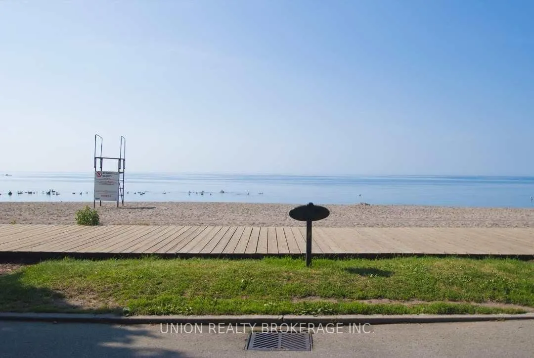 Photo 17 of Unit Upper, 58 Scarboro Beach Boulevard, Toronto, The Beaches — HOMEH