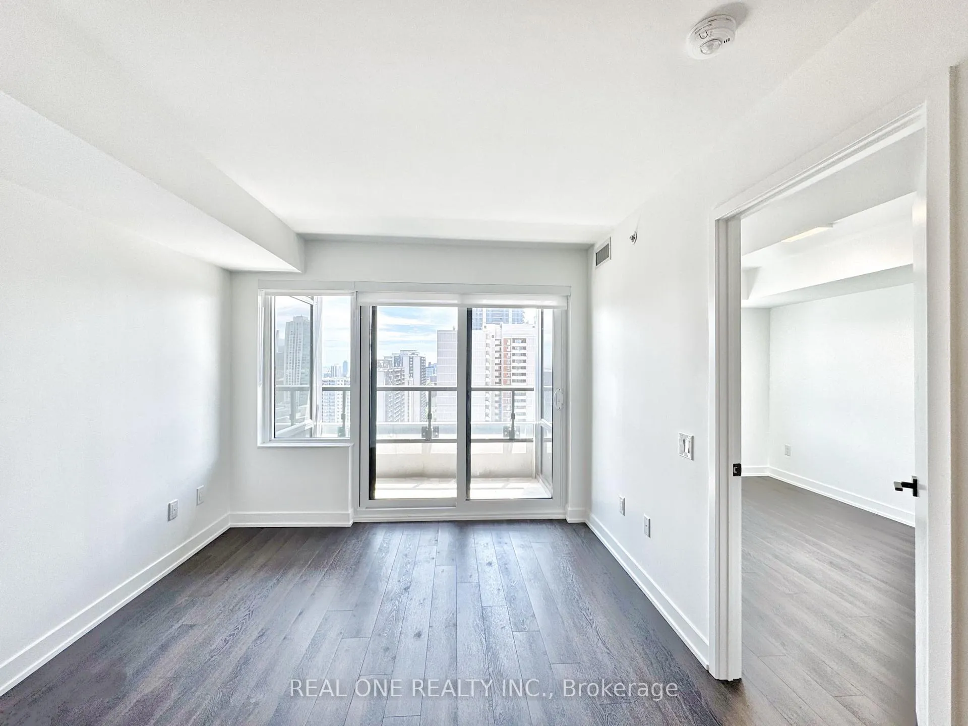 Photo 4 of Unit 2410, 609 Sherbourne Street, Toronto, North St. James Town — HOMEH