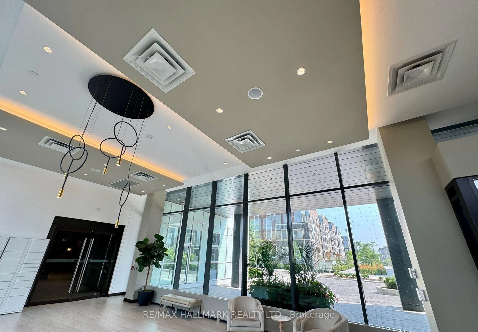 Photo 2 of Unit 1910, 38 Honeycrisp Crescent, Vaughan, Vaughan Corporate Centre — HOMEH