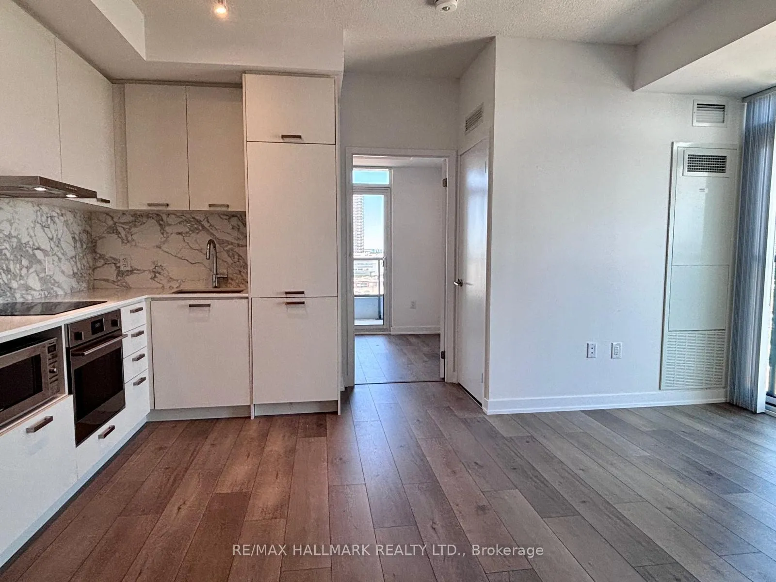 Photo 4 of Unit 1910, 38 Honeycrisp Crescent, Vaughan, Vaughan Corporate Centre — HOMEH