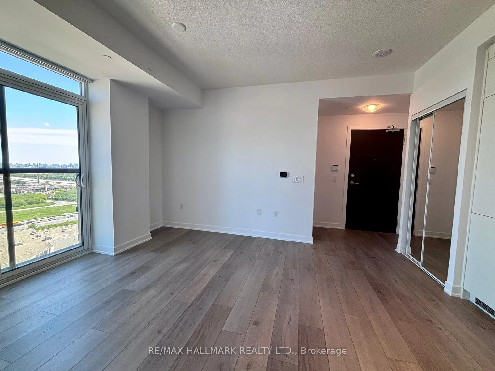 Photo 5 of Unit 1910, 38 Honeycrisp Crescent, Vaughan, Vaughan Corporate Centre — HOMEH