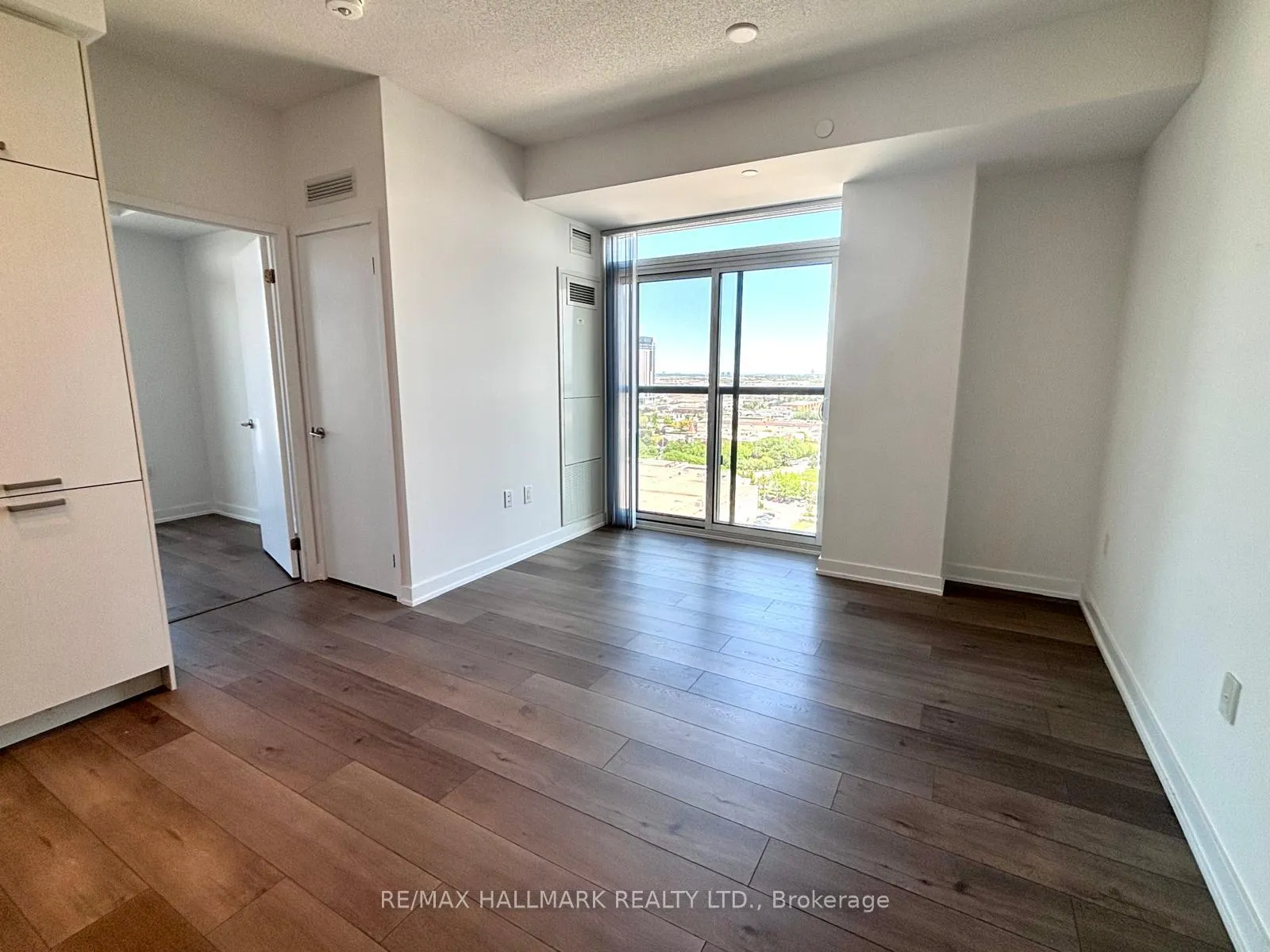Photo 8 of Unit 1910, 38 Honeycrisp Crescent, Vaughan, Vaughan Corporate Centre — HOMEH
