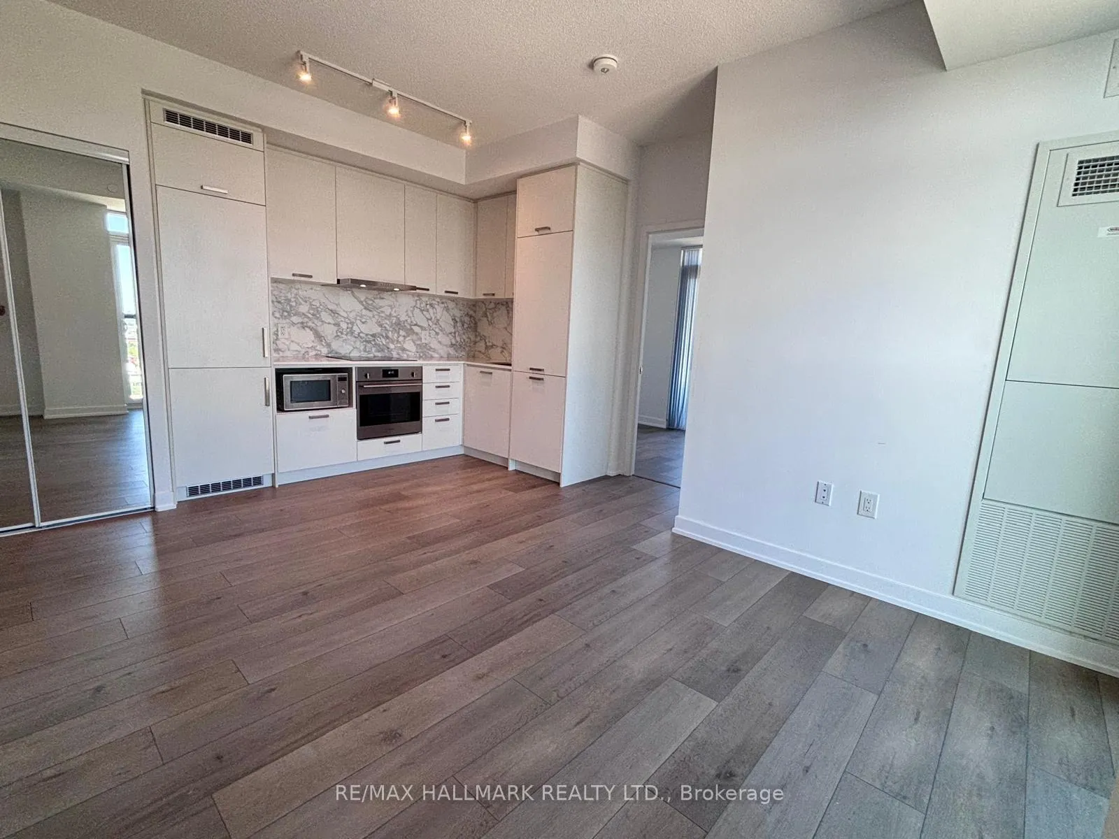 Photo 9 of Unit 1910, 38 Honeycrisp Crescent, Vaughan, Vaughan Corporate Centre — HOMEH