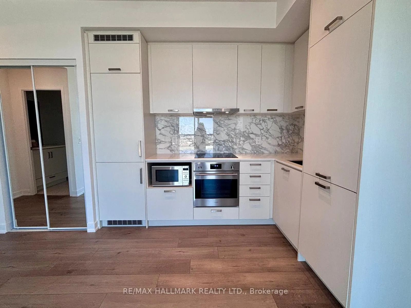 Photo 11 of Unit 1910, 38 Honeycrisp Crescent, Vaughan, Vaughan Corporate Centre — HOMEH