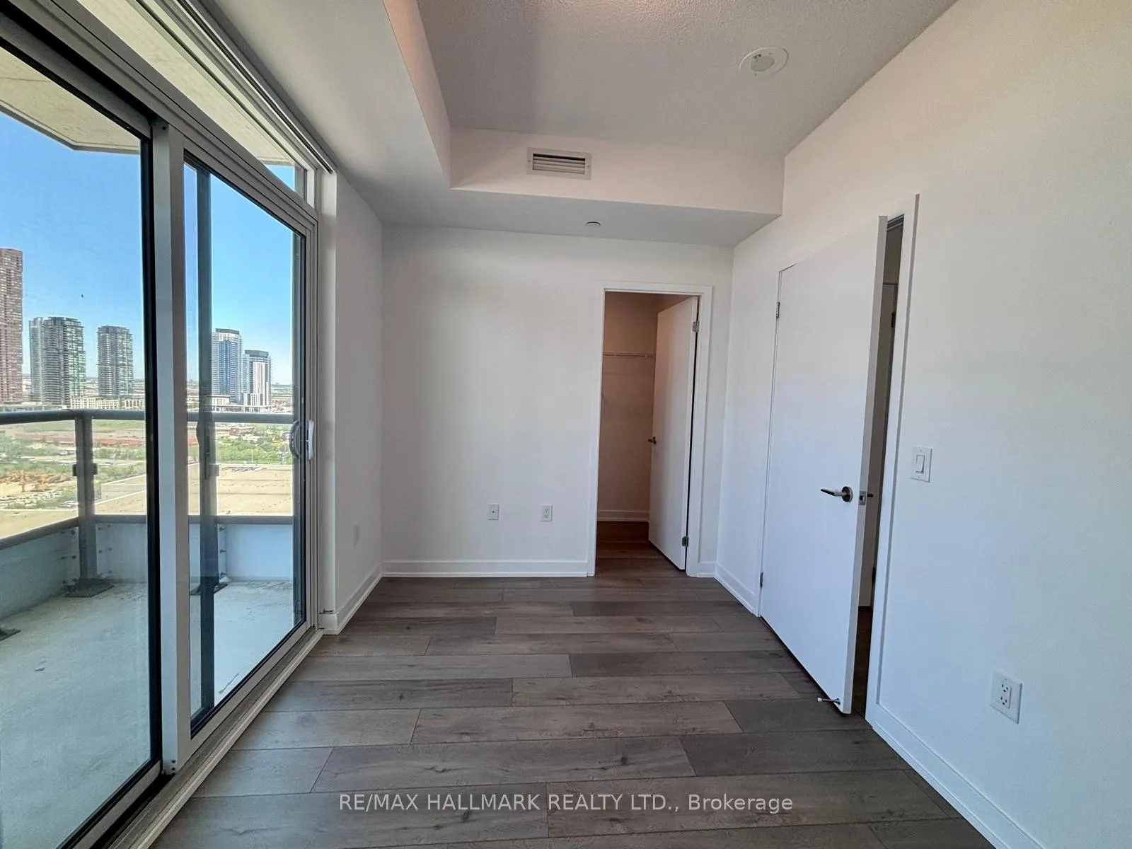 Photo 16 of Unit 1910, 38 Honeycrisp Crescent, Vaughan, Vaughan Corporate Centre — HOMEH
