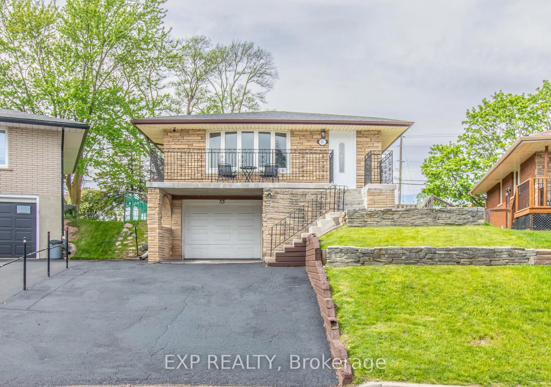 Photo 1 of 35 Hillsborough Crescent, Kitchener, Laurentian Hills — HOMEH