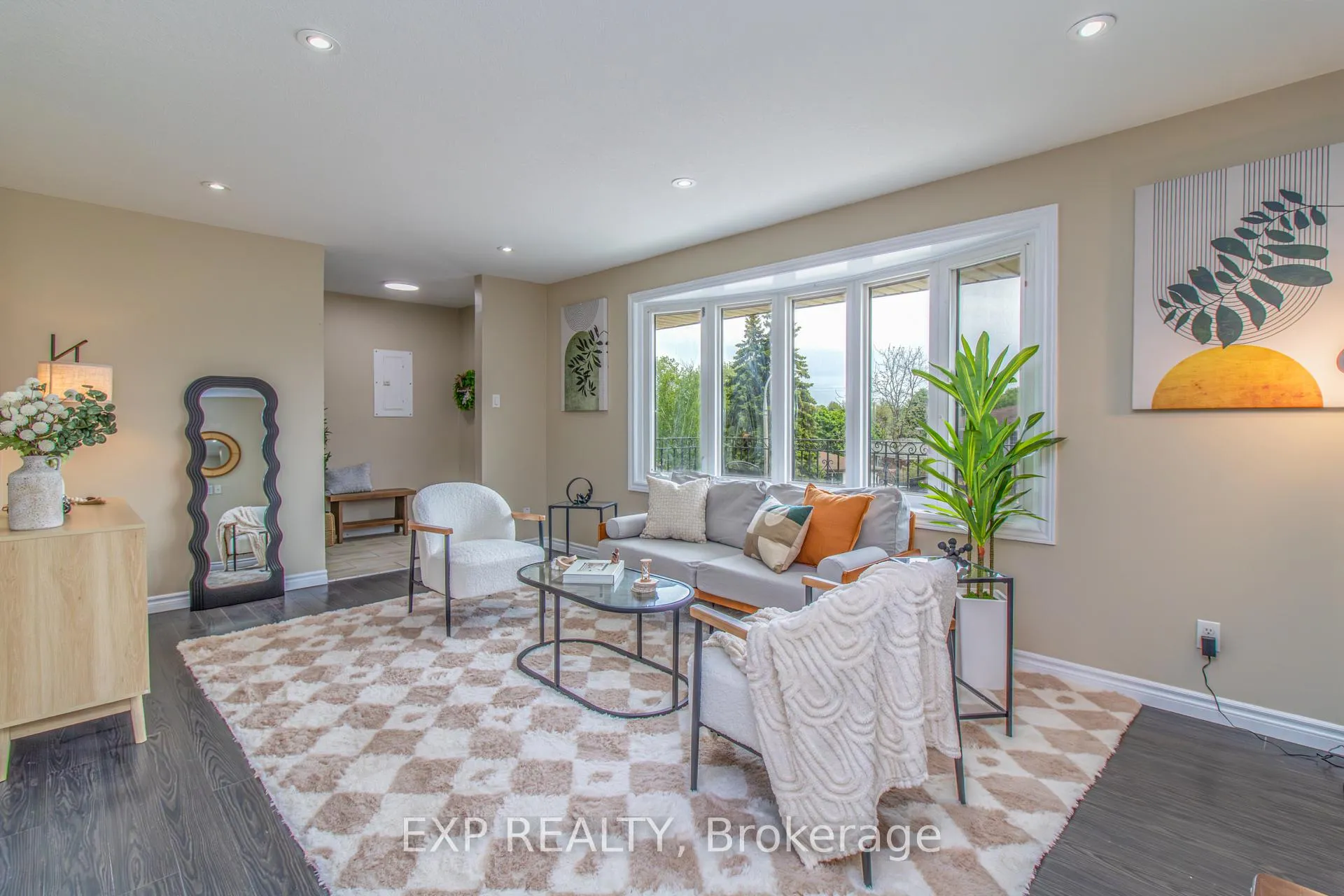 Photo 5 of 35 Hillsborough Crescent, Kitchener, Laurentian Hills — HOMEH