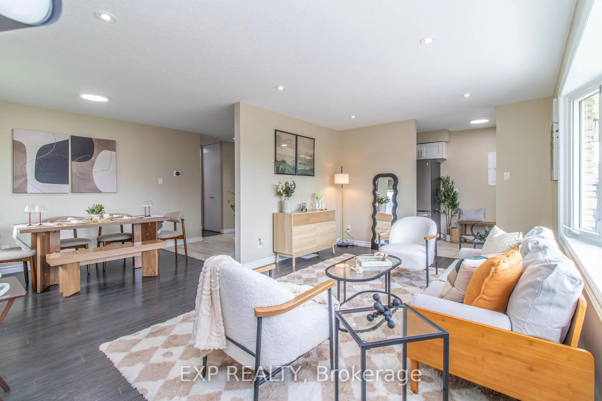 Photo 6 of 35 Hillsborough Crescent, Kitchener, Laurentian Hills — HOMEH