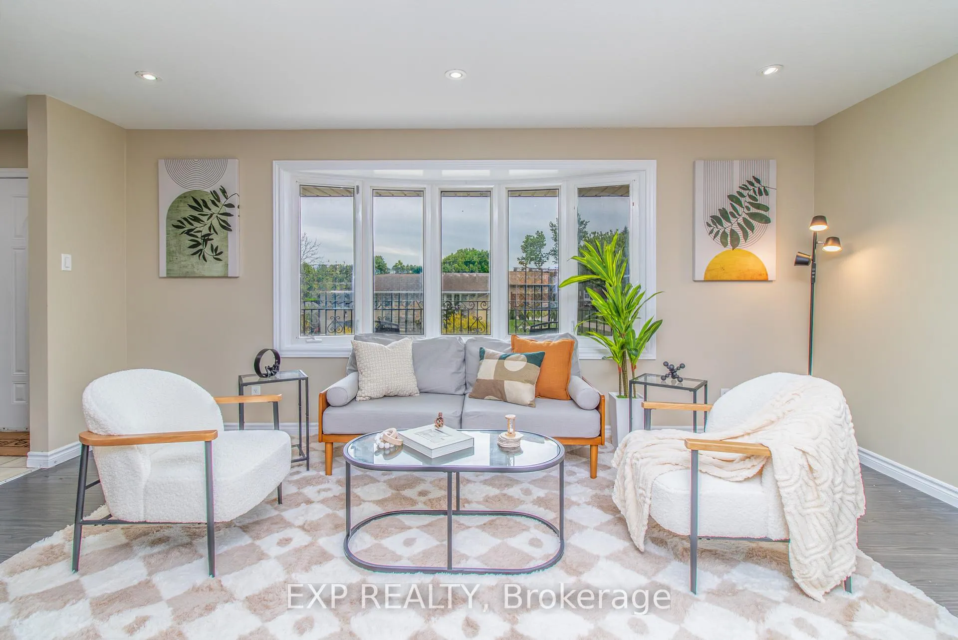 Photo 7 of 35 Hillsborough Crescent, Kitchener, Laurentian Hills — HOMEH