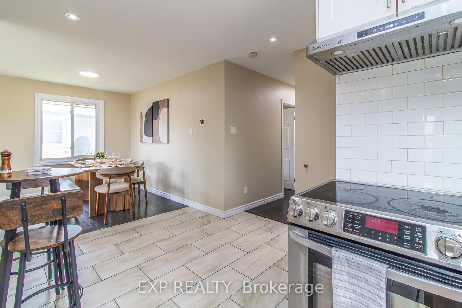 Photo 9 of 35 Hillsborough Crescent, Kitchener, Laurentian Hills — HOMEH