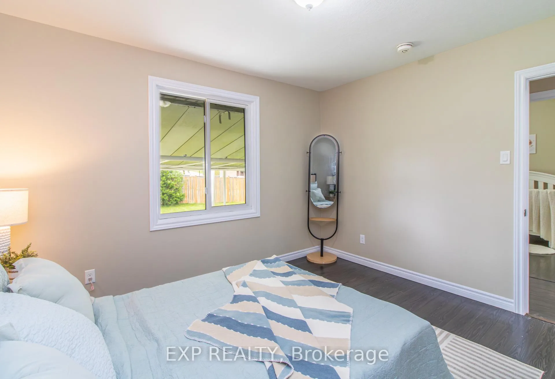 Photo 17 of 35 Hillsborough Crescent, Kitchener, Laurentian Hills — HOMEH