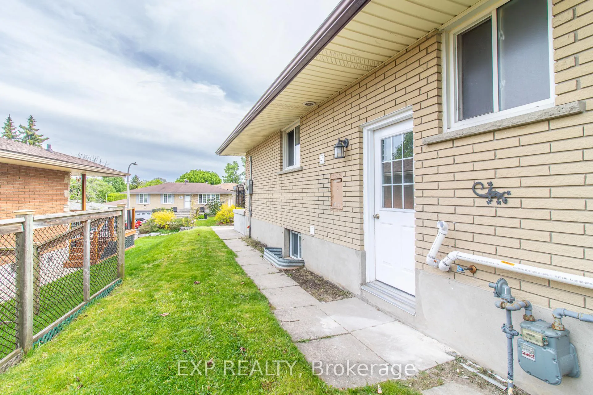 Photo 21 of 35 Hillsborough Crescent, Kitchener, Laurentian Hills — HOMEH