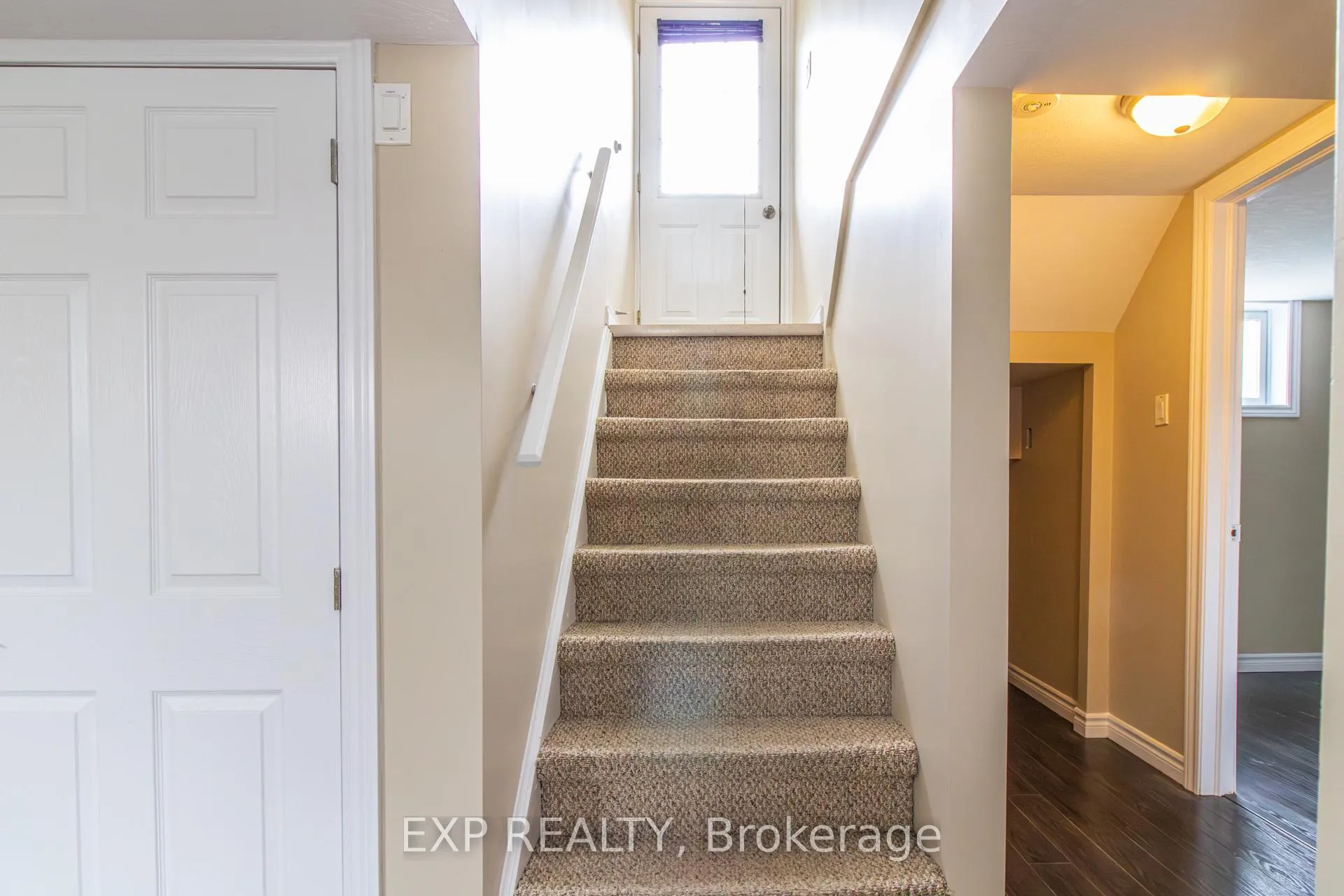 Photo 22 of 35 Hillsborough Crescent, Kitchener, Laurentian Hills — HOMEH