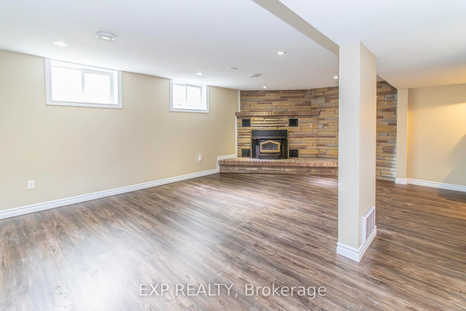 Photo 23 of 35 Hillsborough Crescent, Kitchener, Laurentian Hills — HOMEH