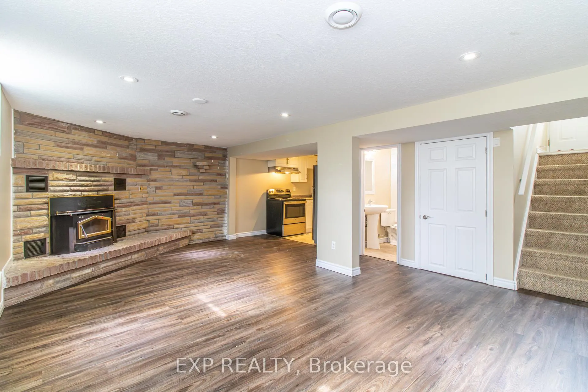 Photo 24 of 35 Hillsborough Crescent, Kitchener, Laurentian Hills — HOMEH