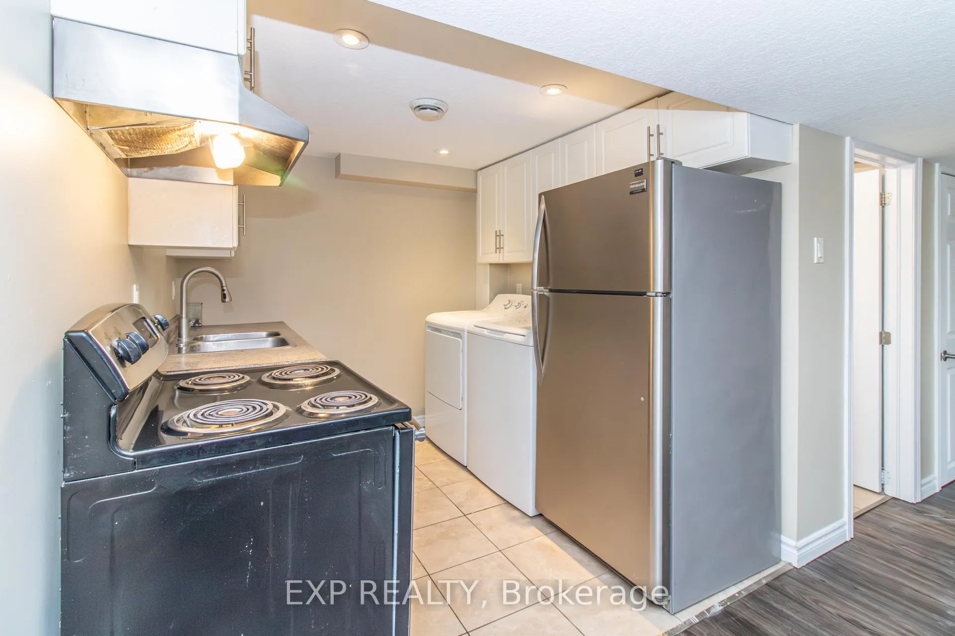 Photo 25 of 35 Hillsborough Crescent, Kitchener, Laurentian Hills — HOMEH