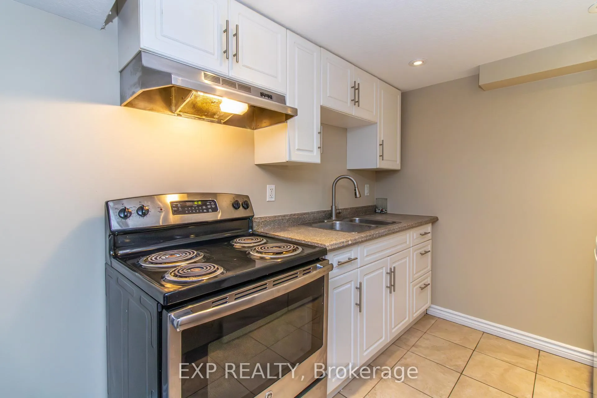 Photo 26 of 35 Hillsborough Crescent, Kitchener, Laurentian Hills — HOMEH