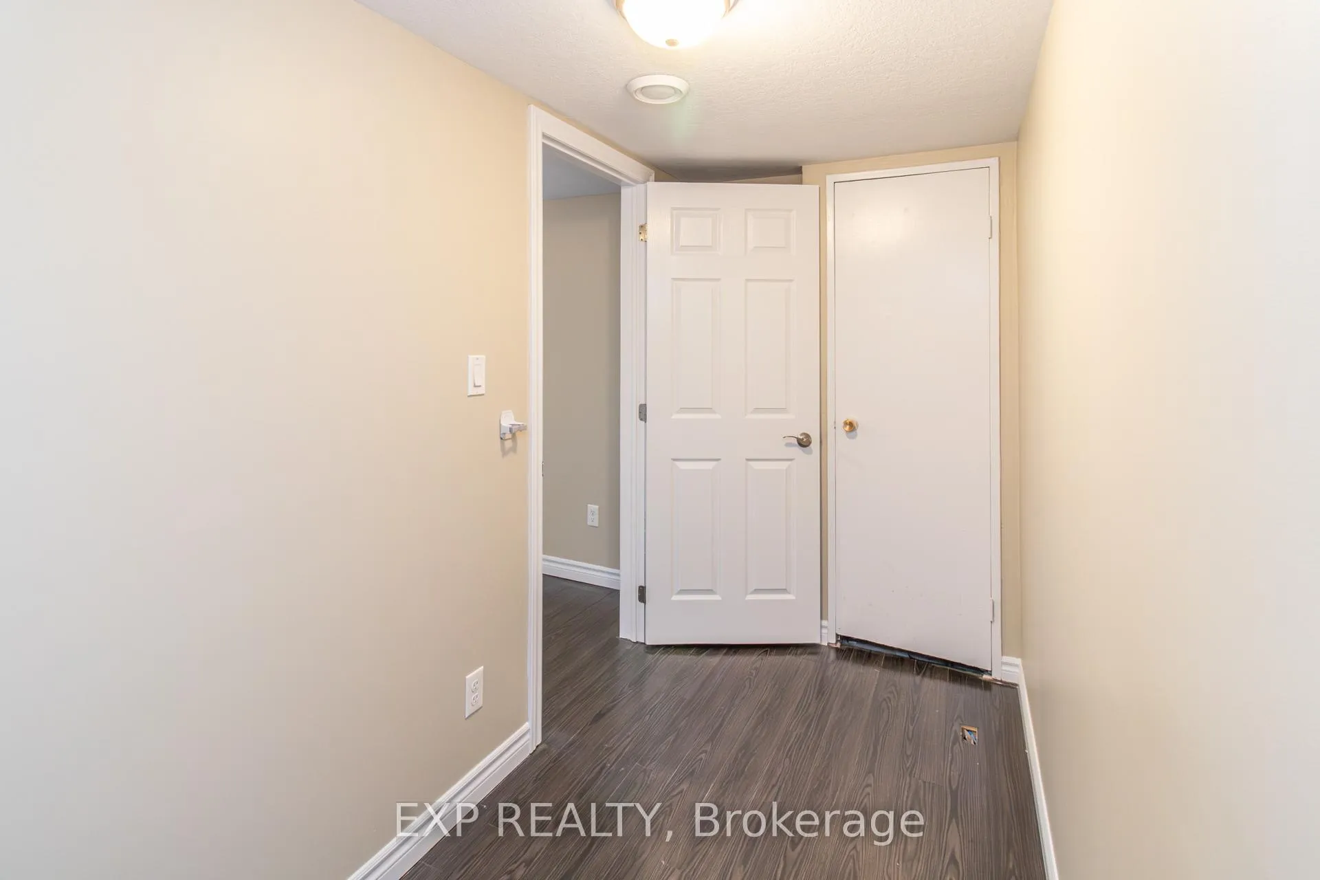Photo 31 of 35 Hillsborough Crescent, Kitchener, Laurentian Hills — HOMEH