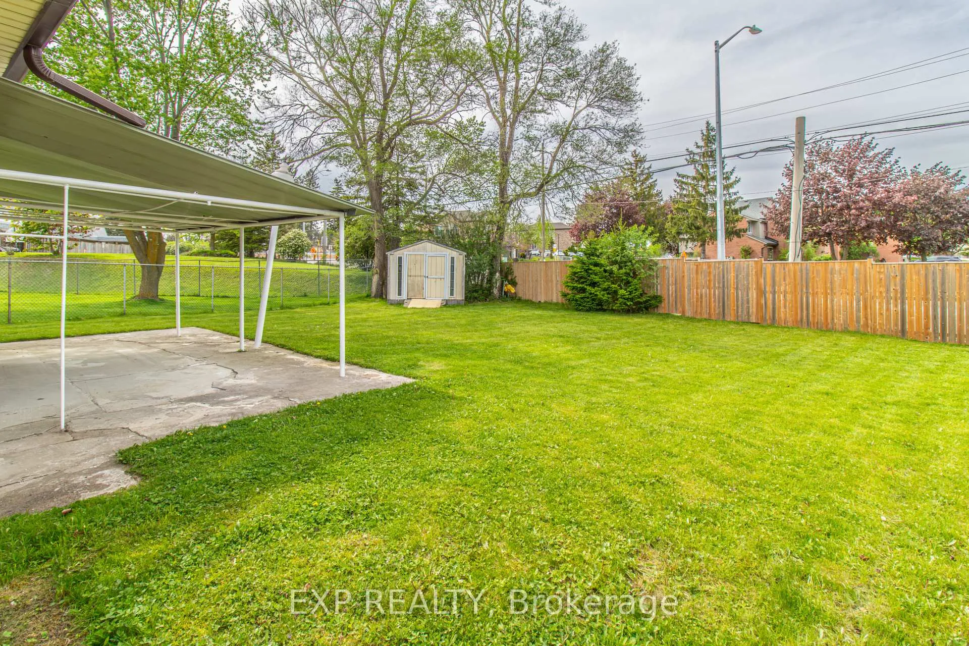 Photo 33 of 35 Hillsborough Crescent, Kitchener, Laurentian Hills — HOMEH