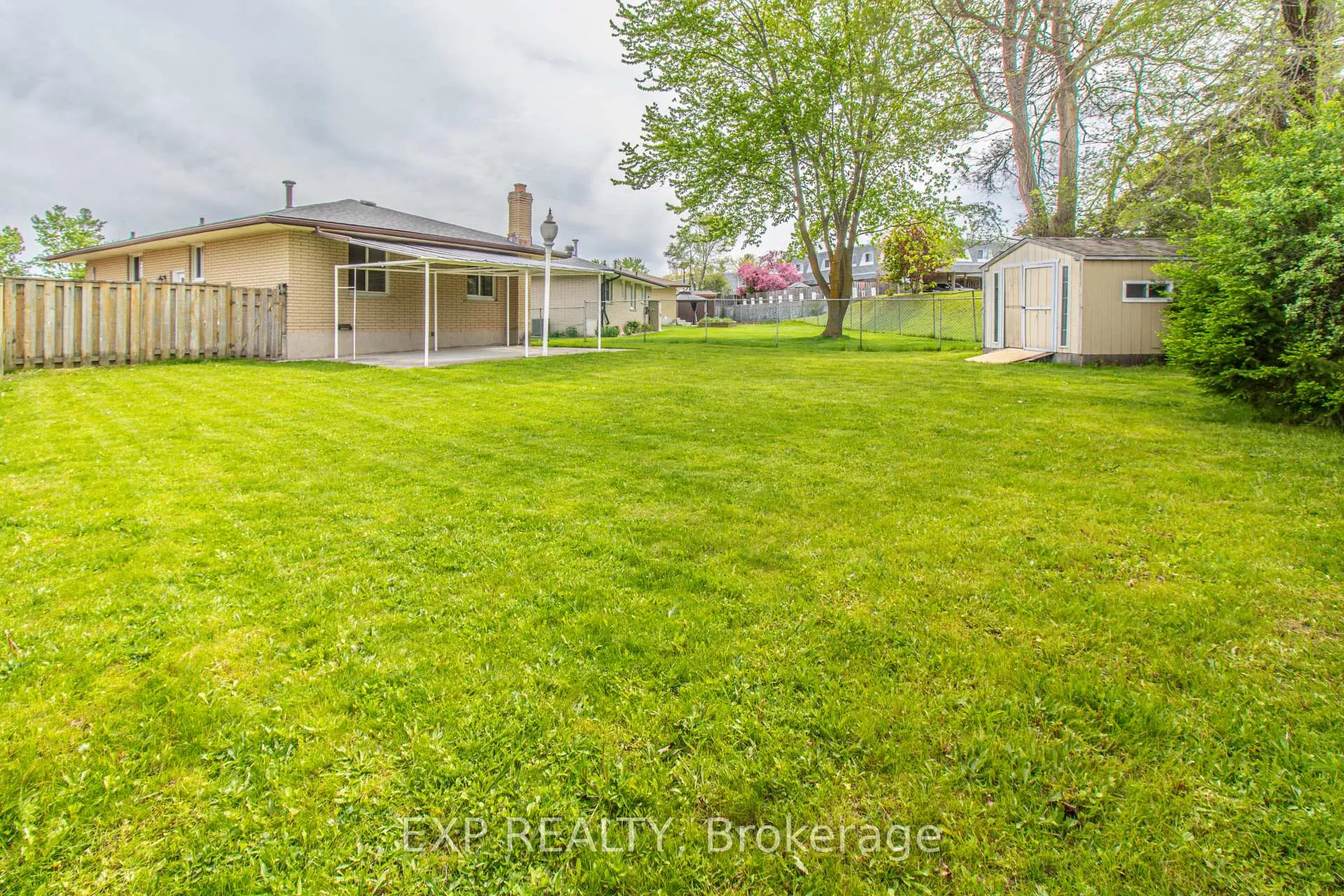 Photo 34 of 35 Hillsborough Crescent, Kitchener, Laurentian Hills — HOMEH