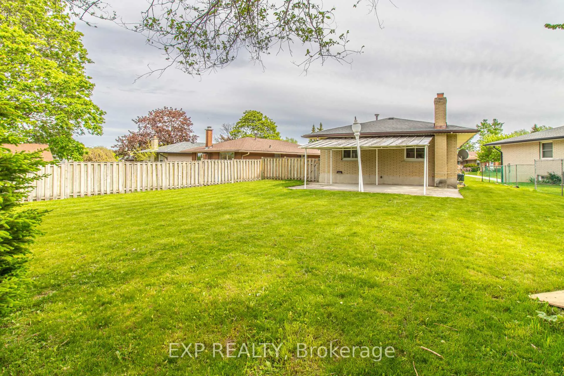 Photo 35 of 35 Hillsborough Crescent, Kitchener, Laurentian Hills — HOMEH