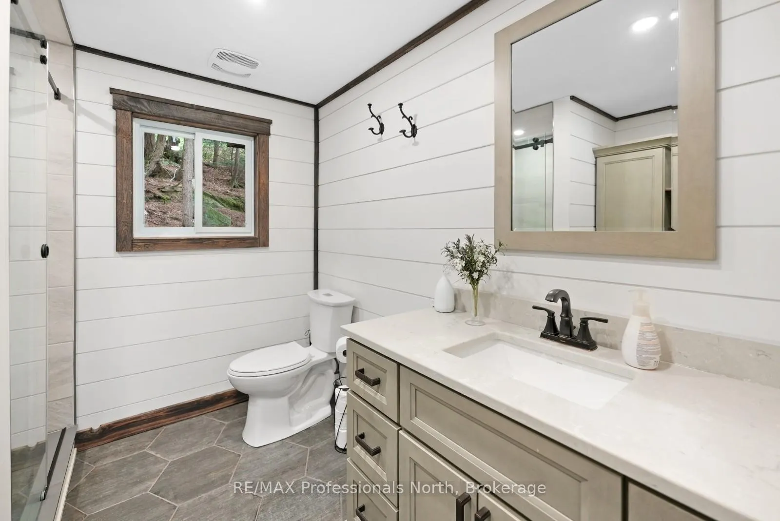 Photo 12 of 1025 Huckleberry Lane, Markham, Bayview Glen — HOMEH
