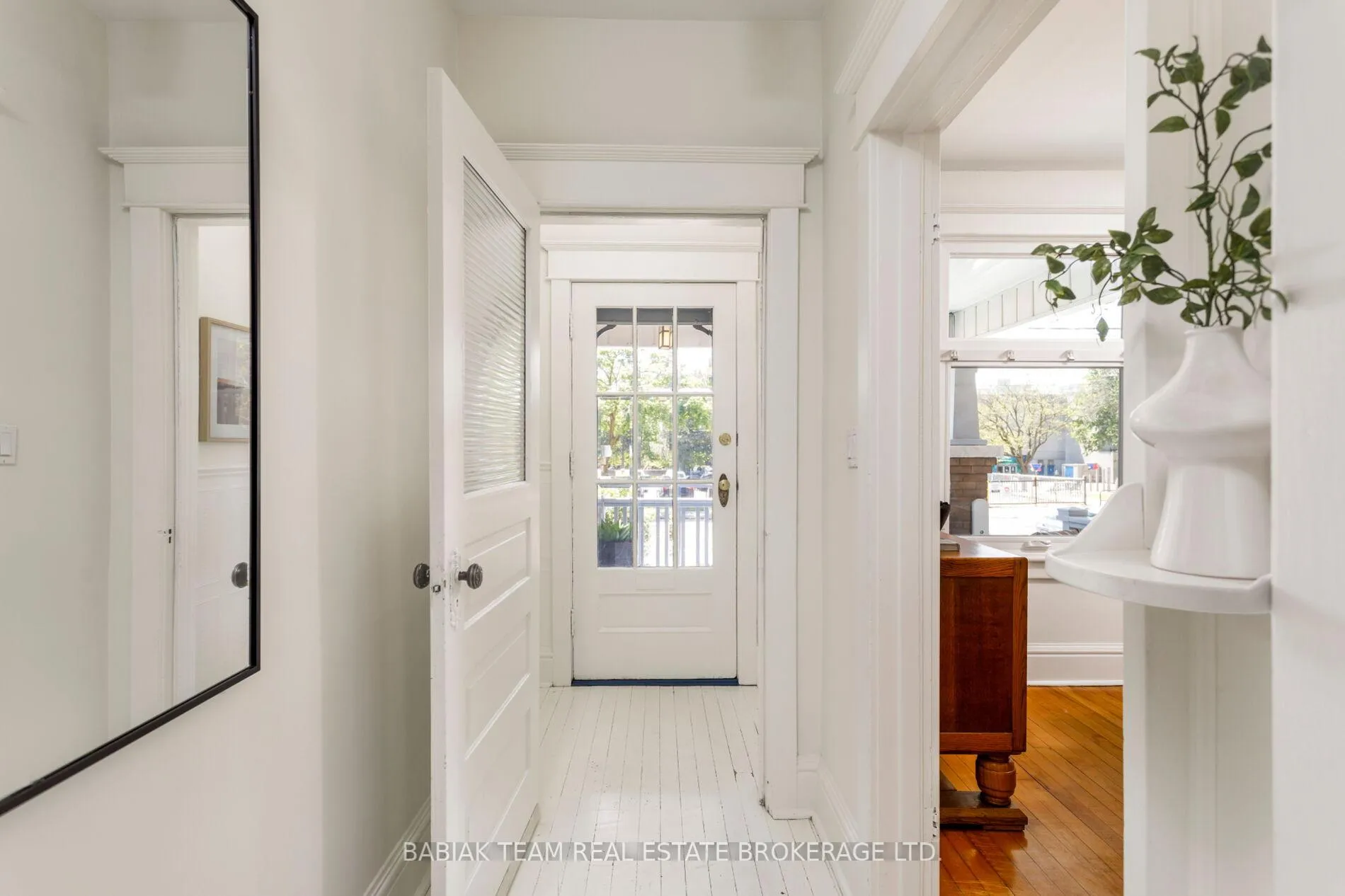 Photo 4 of 82 Howard Park Avenue, Toronto, High Park-Swansea — HOMEH