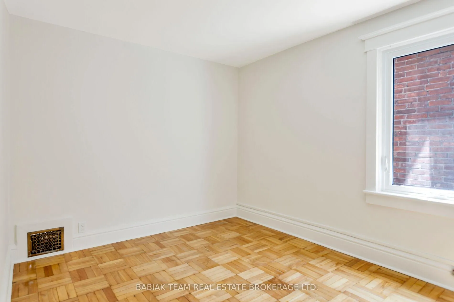 Photo 23 of 82 Howard Park Avenue, Toronto, High Park-Swansea — HOMEH