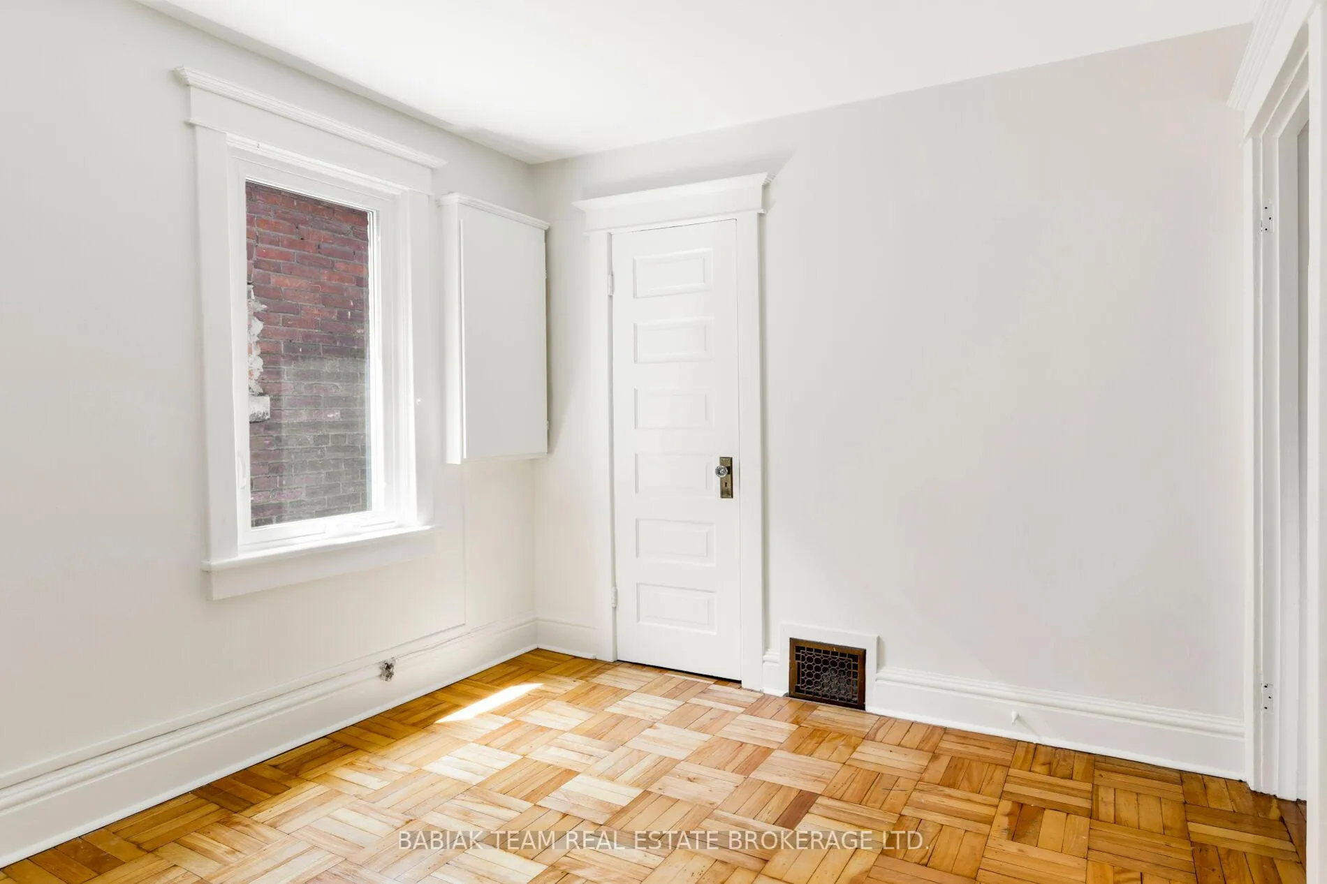 Photo 24 of 82 Howard Park Avenue, Toronto, High Park-Swansea — HOMEH