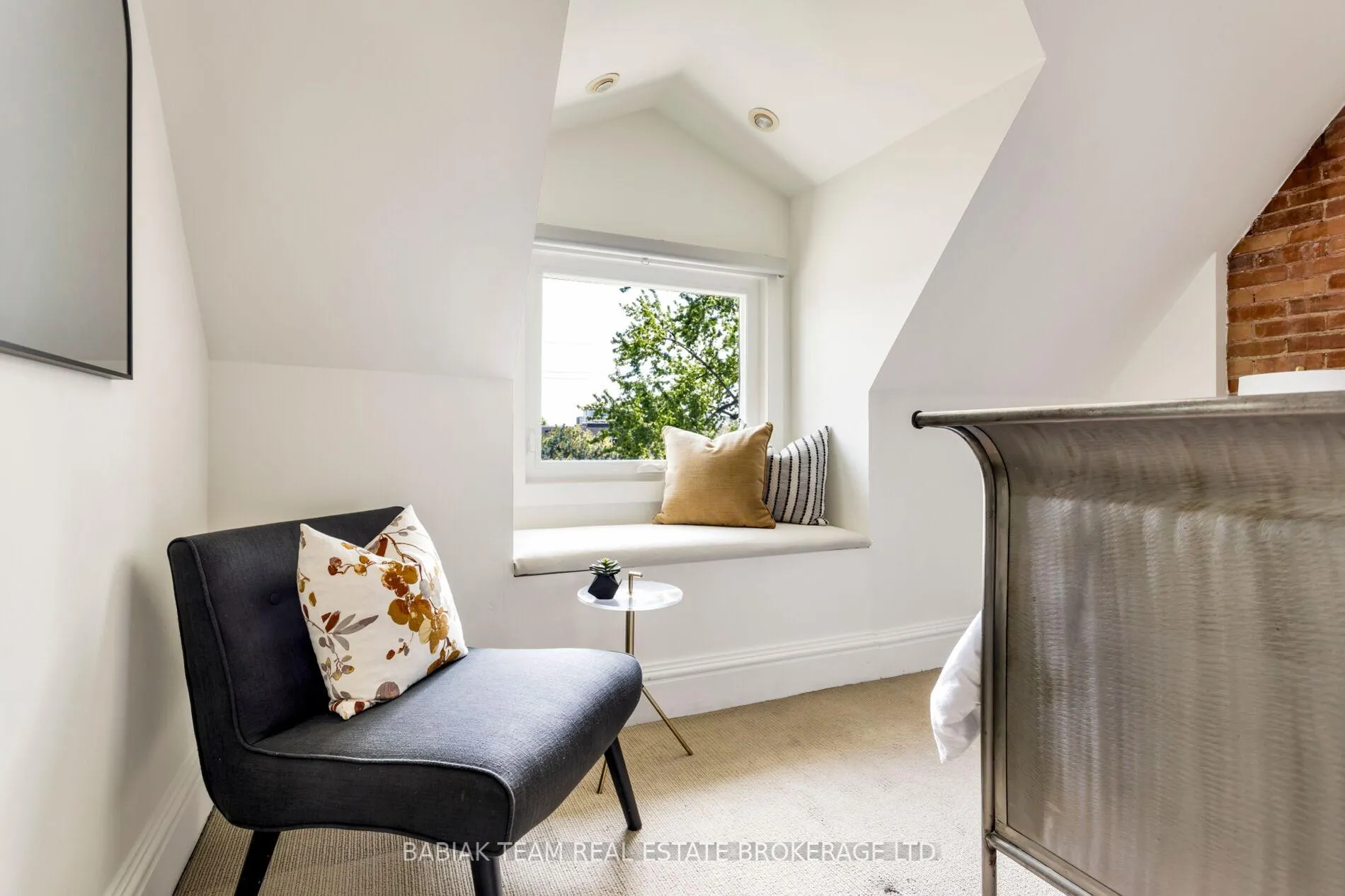 Photo 36 of 82 Howard Park Avenue, Toronto, High Park-Swansea — HOMEH