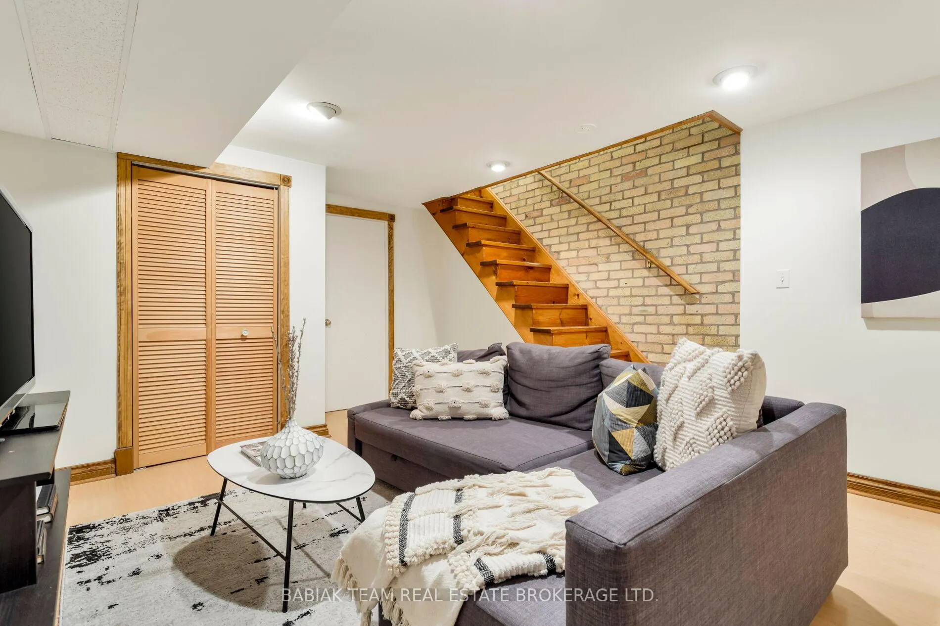 Photo 37 of 82 Howard Park Avenue, Toronto, High Park-Swansea — HOMEH