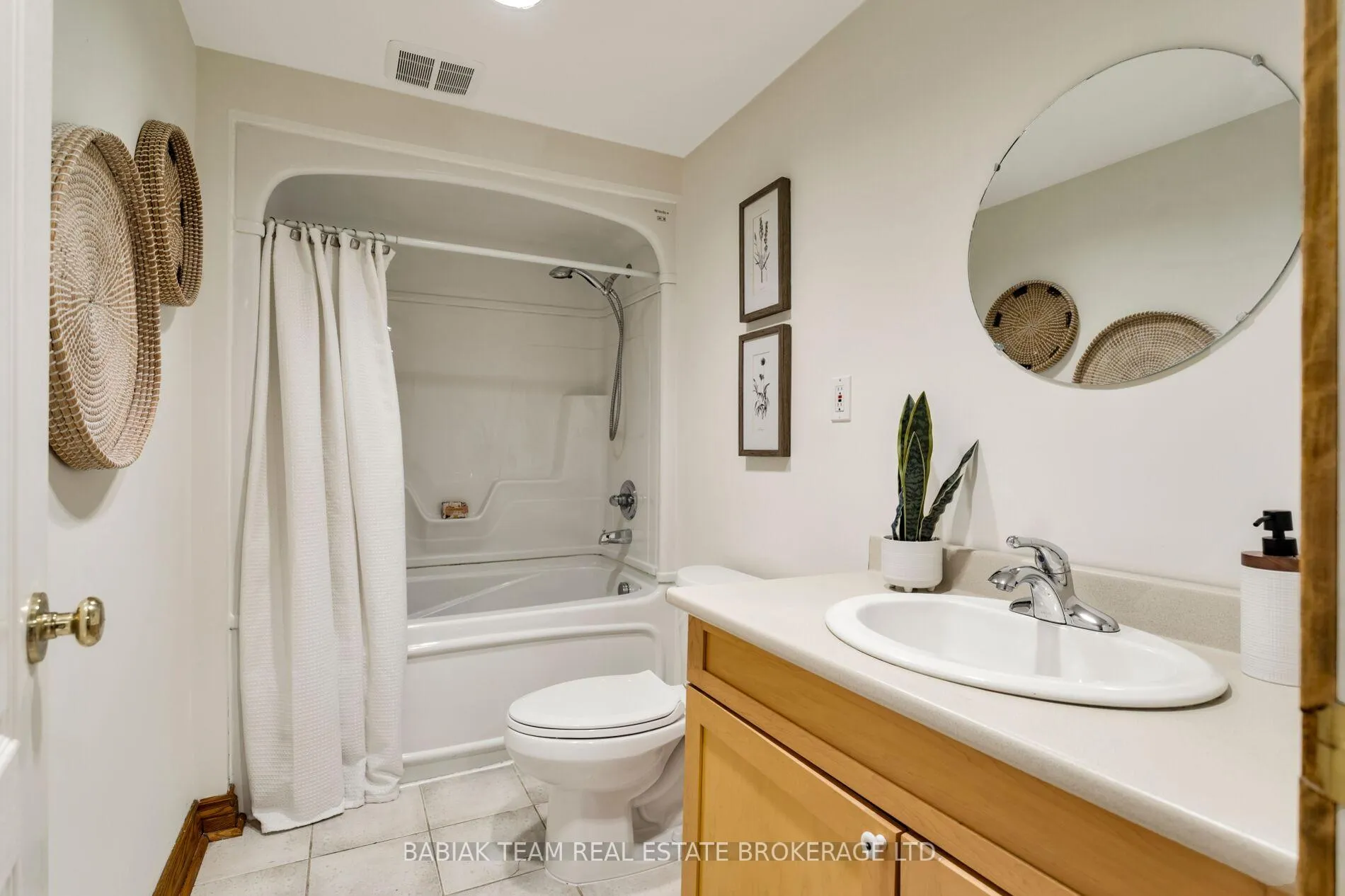 Photo 40 of 82 Howard Park Avenue, Toronto, High Park-Swansea — HOMEH