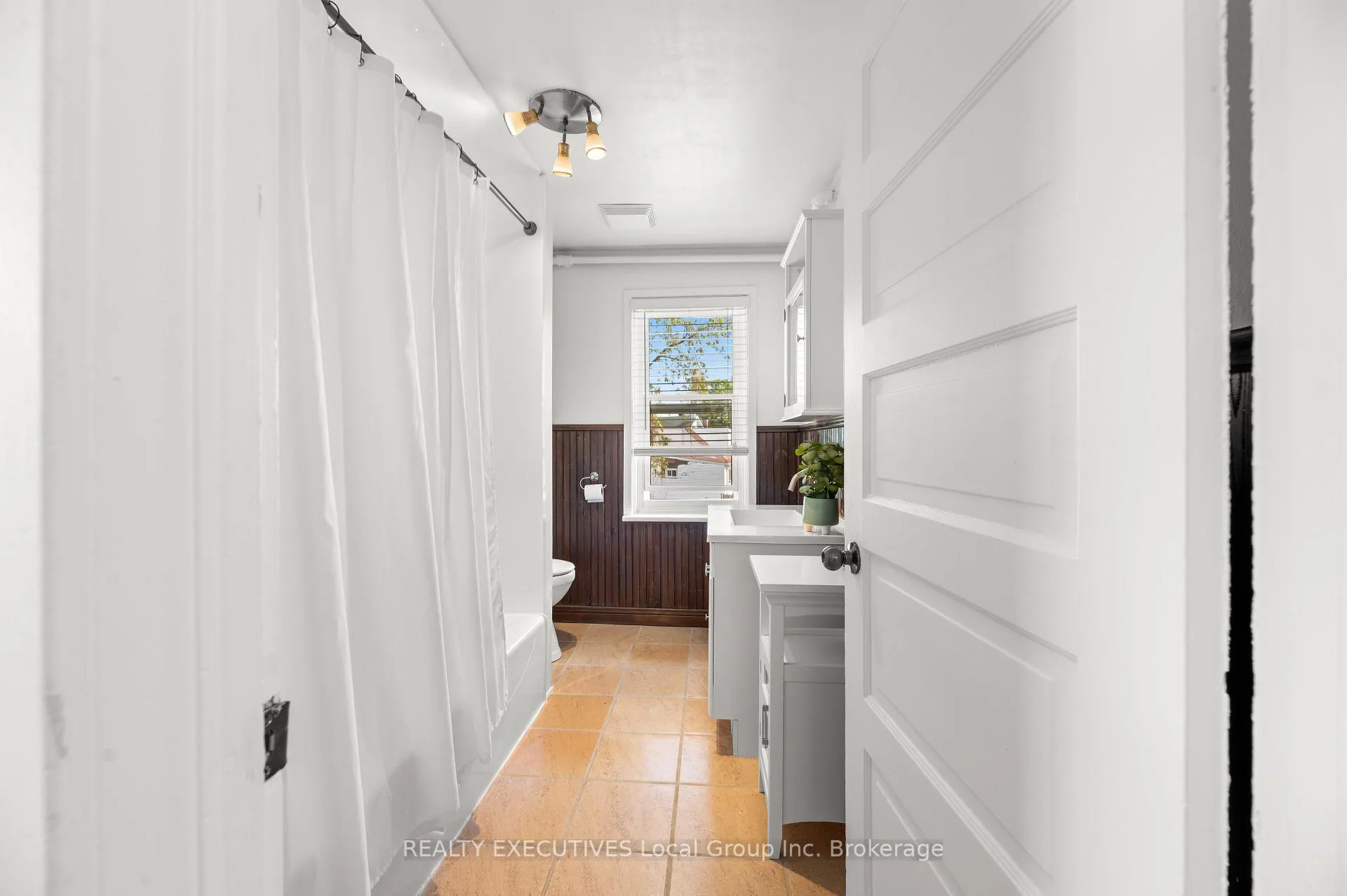 Photo 22 of 1069 Ferguson Street, North Bay, Central — HOMEH